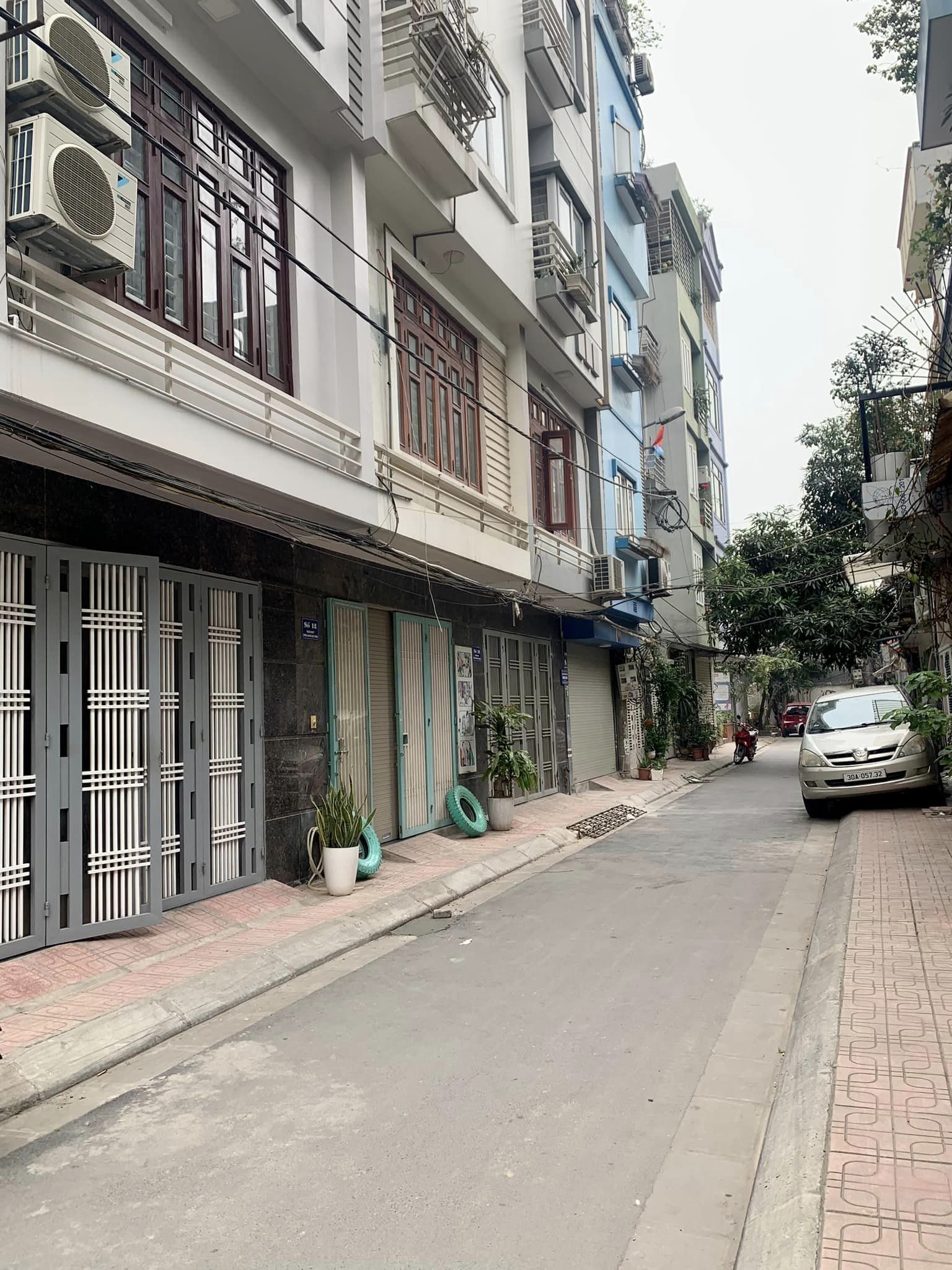 Bán nhà Hoàng Đạo Thành, 5 tầng, nở hậu, ô tô và nhà, mà chỉ có hơn 9 tỷ.