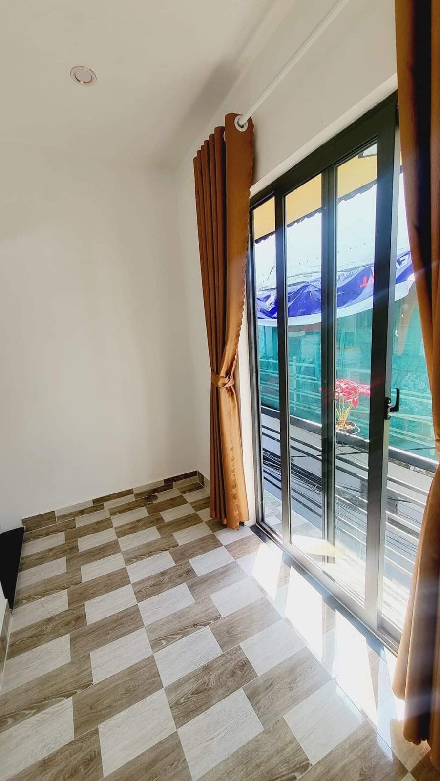 Bán Nhà mặt tiền Kinh Doanh - Đường Tôn Thất Tùng ra Lê Đình Lý.Gía chưa tới : 5 ty 5