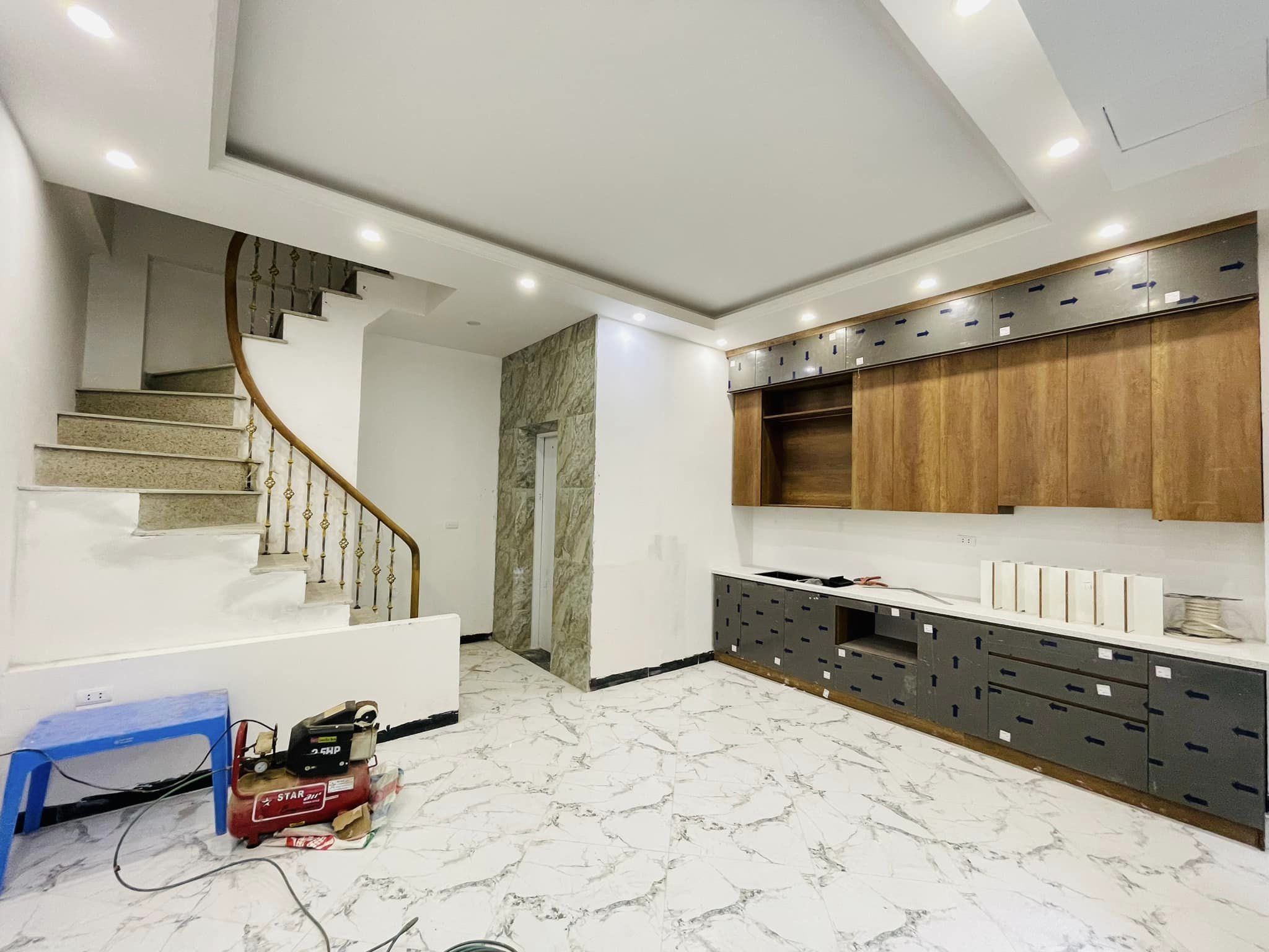 Bán Gấp, Nhà Đẹp Ngõ 3 Gác Nguyễn Khánh Toàn – Cầu Giấy, Thang Máy, DT 38m2*5T Giá 4.1 Tỷ