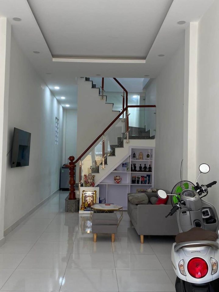 Cần Bán Nhà Khu Kiều Đàm - HXH - Giá Chỉ 5,2 Tỷ - Sát Đường Nguyễn Hữu Thọ - TT Quận 7