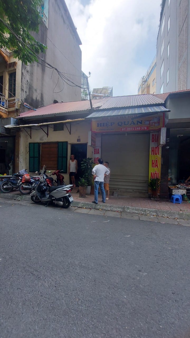 Bán nhà Phố Mạc Thái Tổ Cầu Giấy 230m2 mặt tiền 10m giá hữu nghị