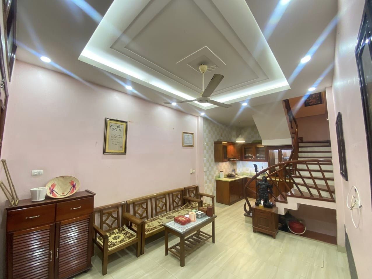 Nhà Đẹp, Ngõ Ba Gác thông Phố Nguyễn Đình Hoàn – Cầu Giấy, DT 35m2 Giá 4.35 Tỷ