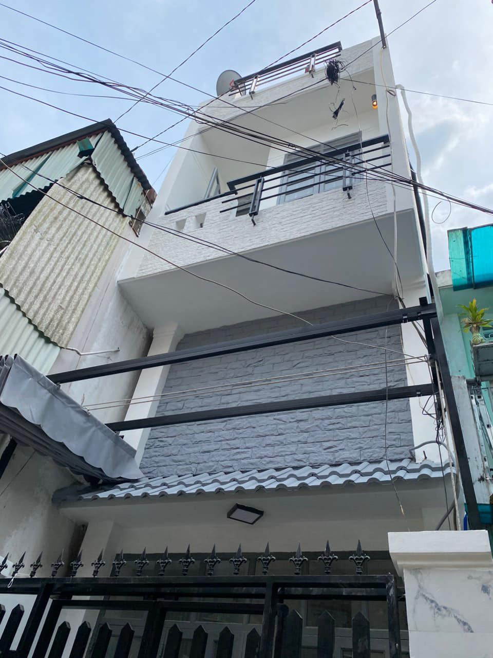 Nhà Đẹp Ở Ngay Gần MT Phạm Văn Đồng, 41m2, 3 Phòng Ngủ - Chỉ 4,x Tỷ