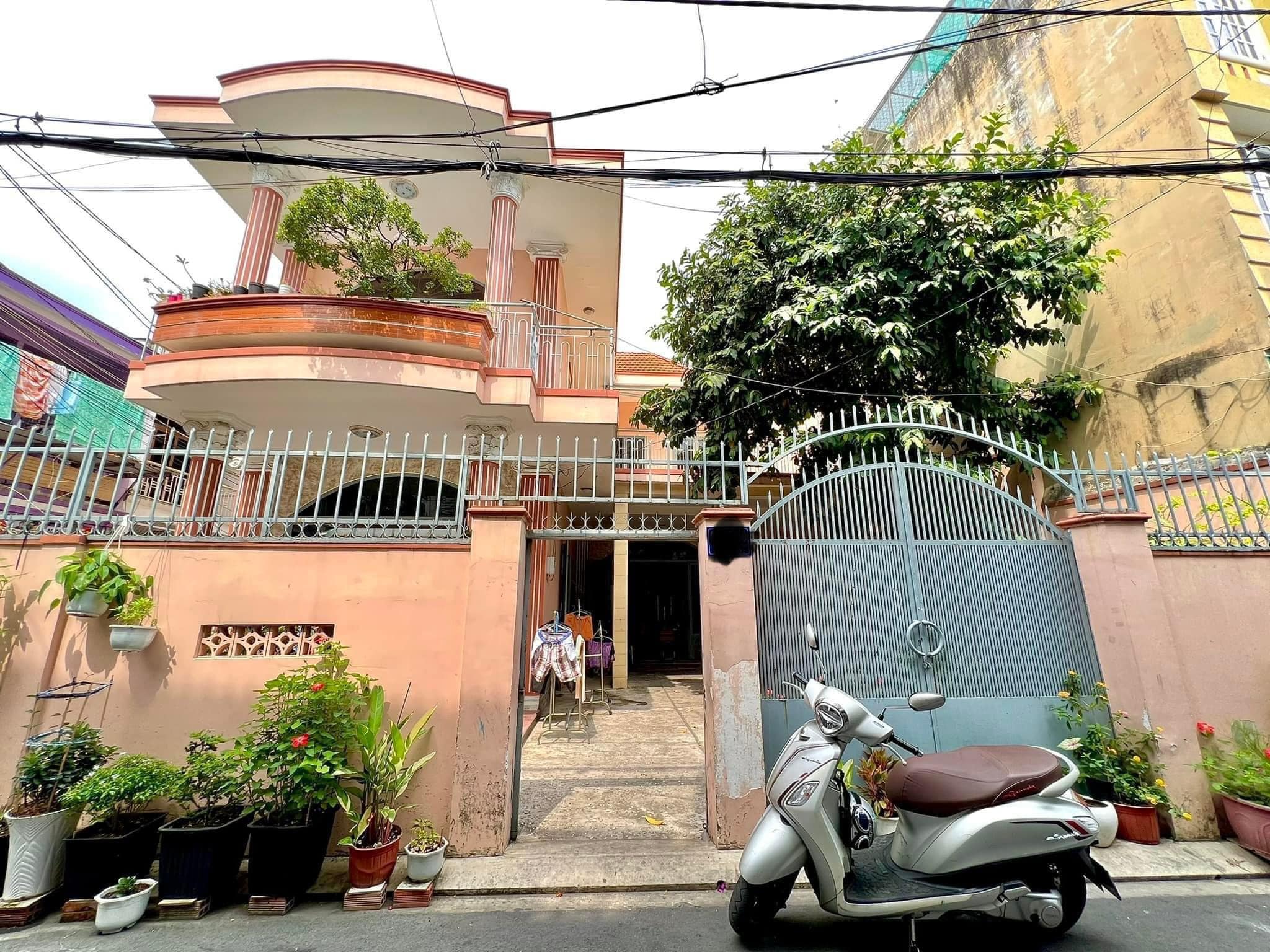 Bán Biệt Thự 2 Tầng, Nguyễn Cửu Đàm,Tân Sơn Nhì,Gần 200m2, Ngang 12m,Chỉ 1,X Tỷ.