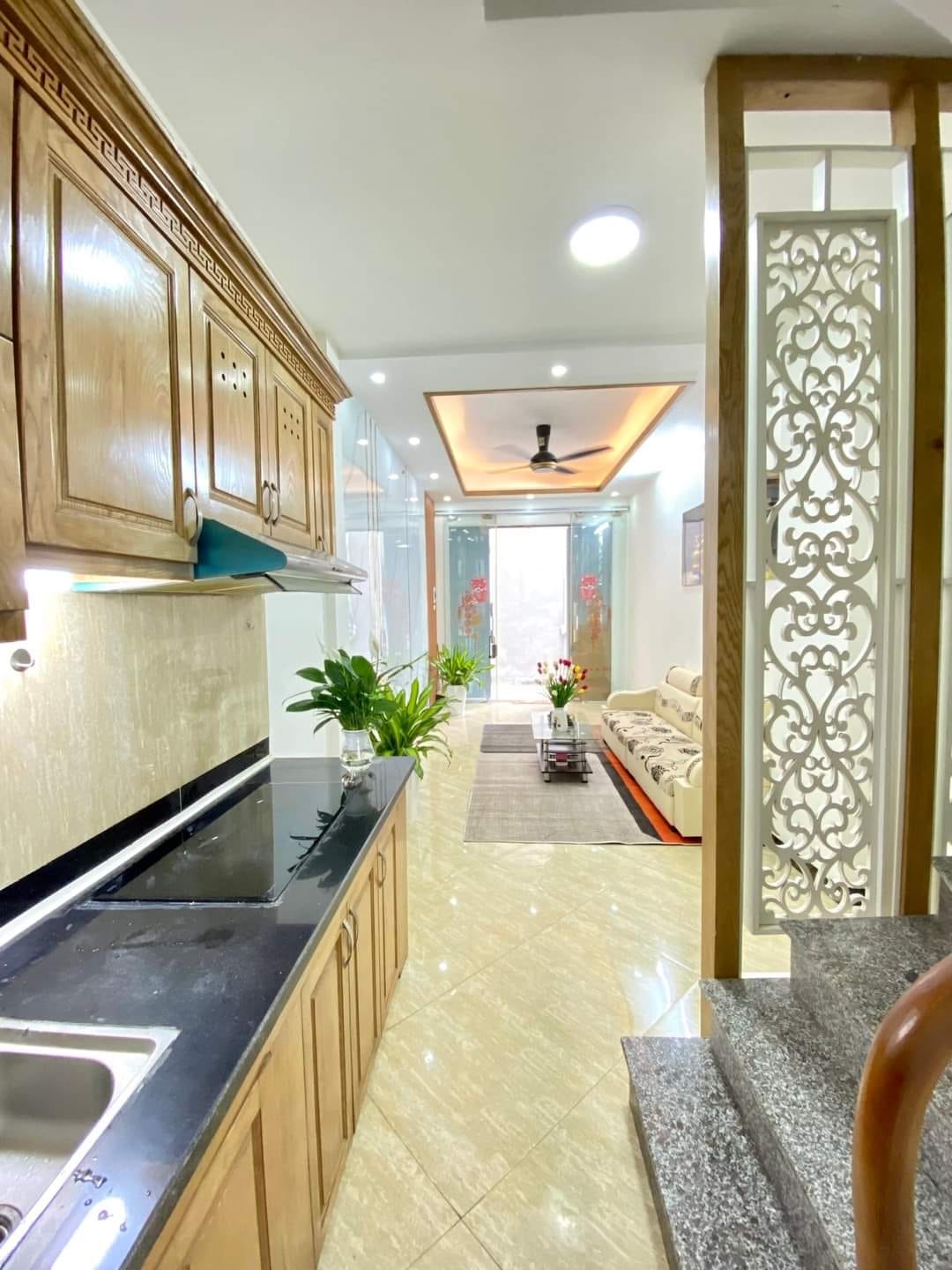 Nhà Ngũ Nhạc, 30m2, 5 tầng, Mặt tiền 3.3m chỉ 2.9 tỷ, cách phố 20m, tặng nội thất