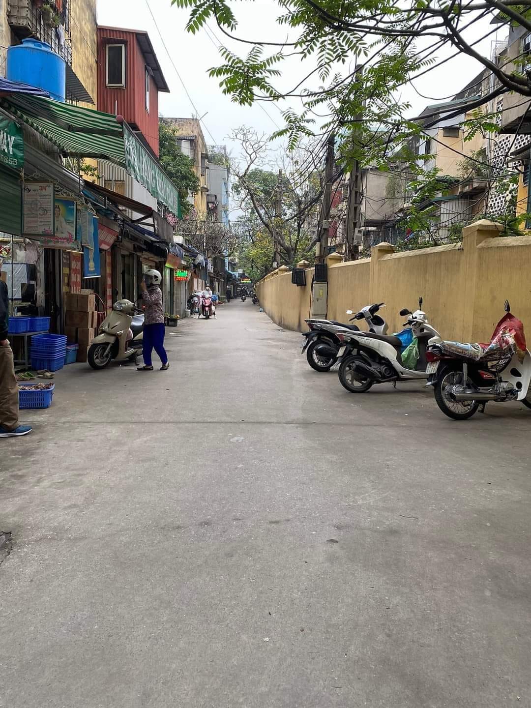 Bán nhà HÀO NAM ngõ thông kinh doanh 40m2 5 t Đống Đa rẻ hơn 5 tỷ