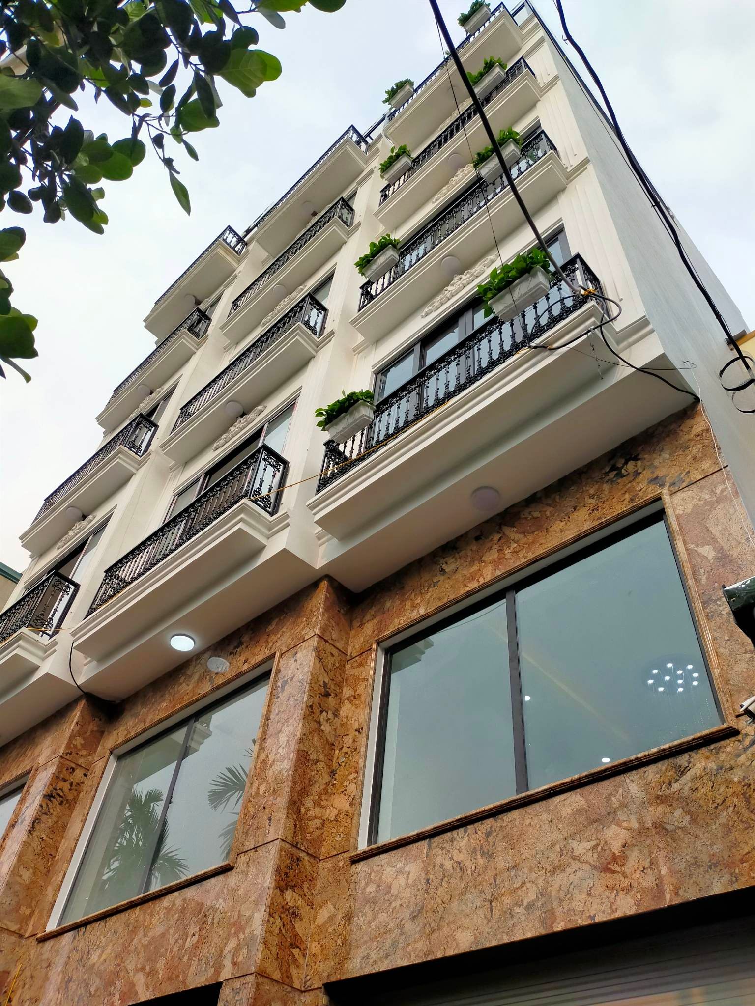 BÁN NHÀ ĐẸP MỚI KOONG - FULL NỘI THẤT ĐẸP - NGÕ Ô TÔ THÔNG - Ô TÔ VÀO NHÀ - TIỆN ÍCH NGẬP TRÀN - Ở SƯỚNG