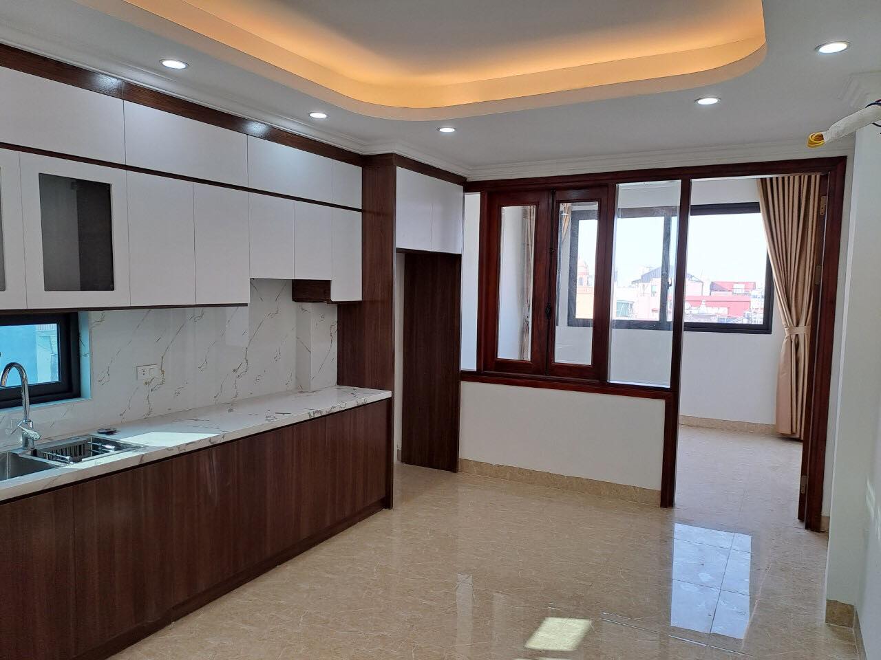 Cần Bán nhà N V Cừ Long Biên 53m 5T ,gia 3,4ty oto KD