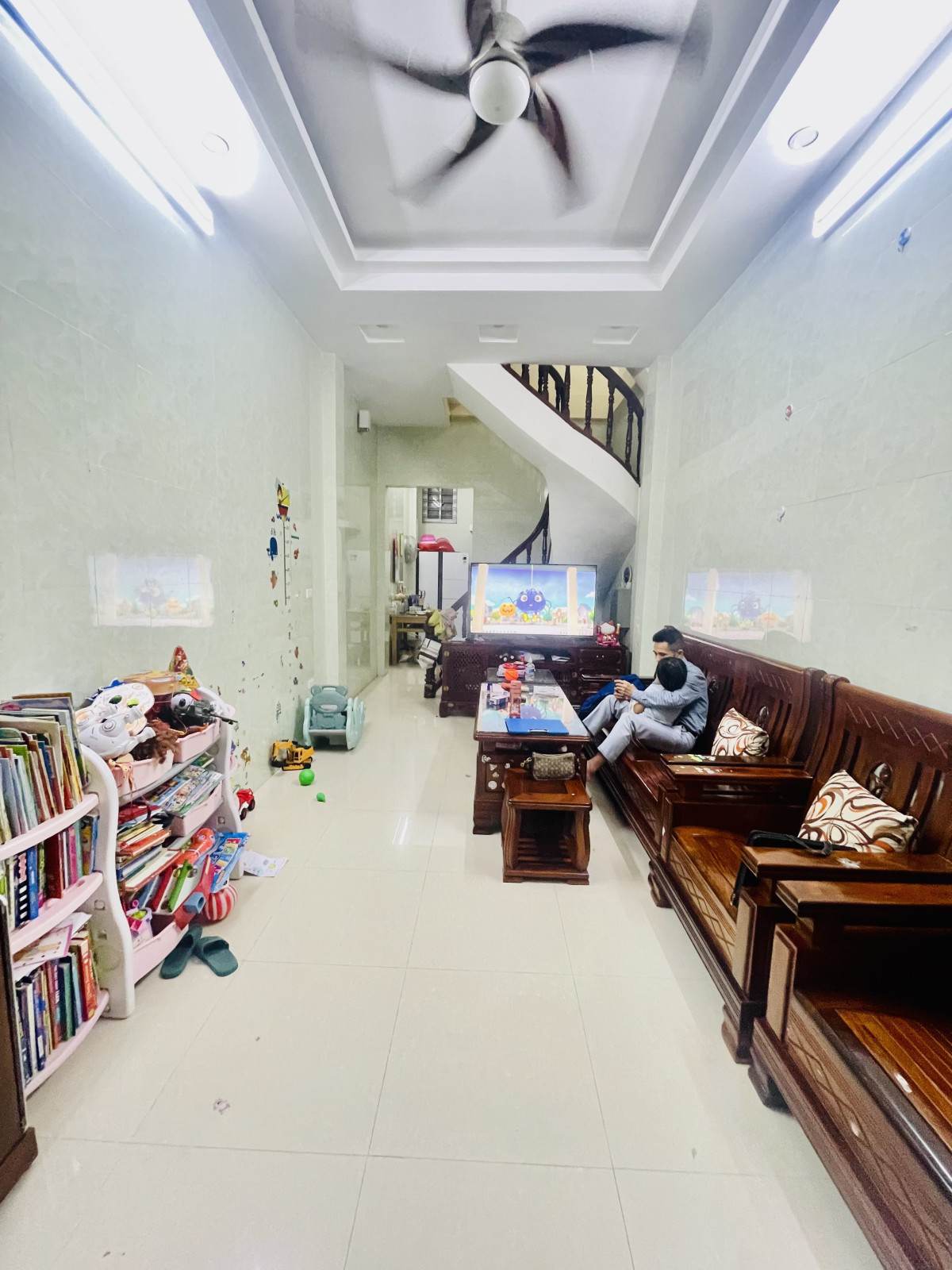 Bán nhà Bùi Xương Trạch 40m2, 5 tầng, 4PN ở ngay, ô tô đỗ cổng, giá 3.85 tỷ