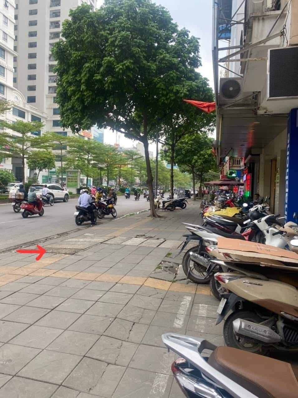 Bán nhà mặt phố Trung Kinh lớn 45m2 x 3 Tầng mặt tiền 4m giá 24,5 tỷ