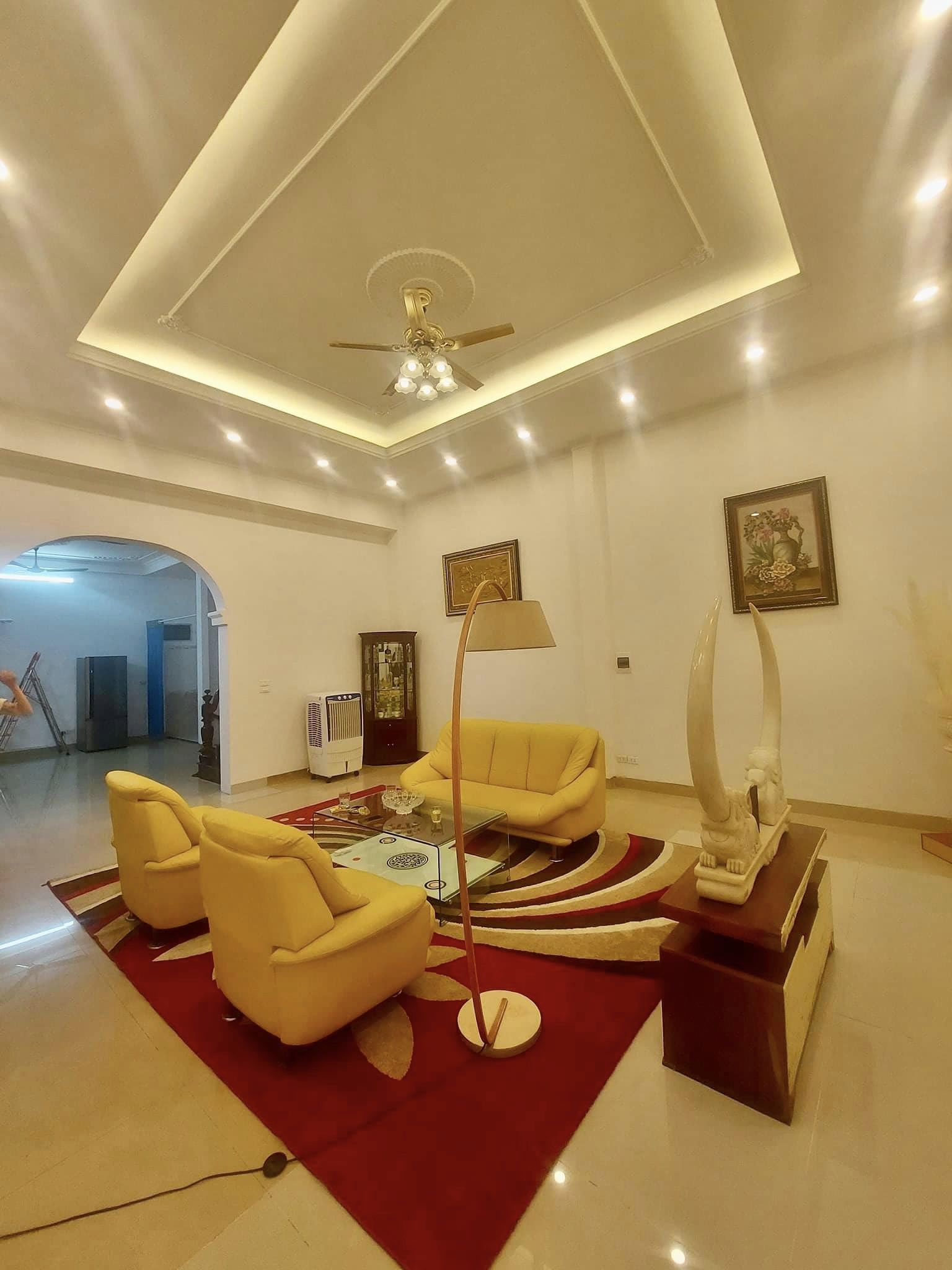 Bán nhà Phạm Thận Duật, Cầu Giấy 50m2, 6T, ôtô tránh giá 10,8 tỷ.