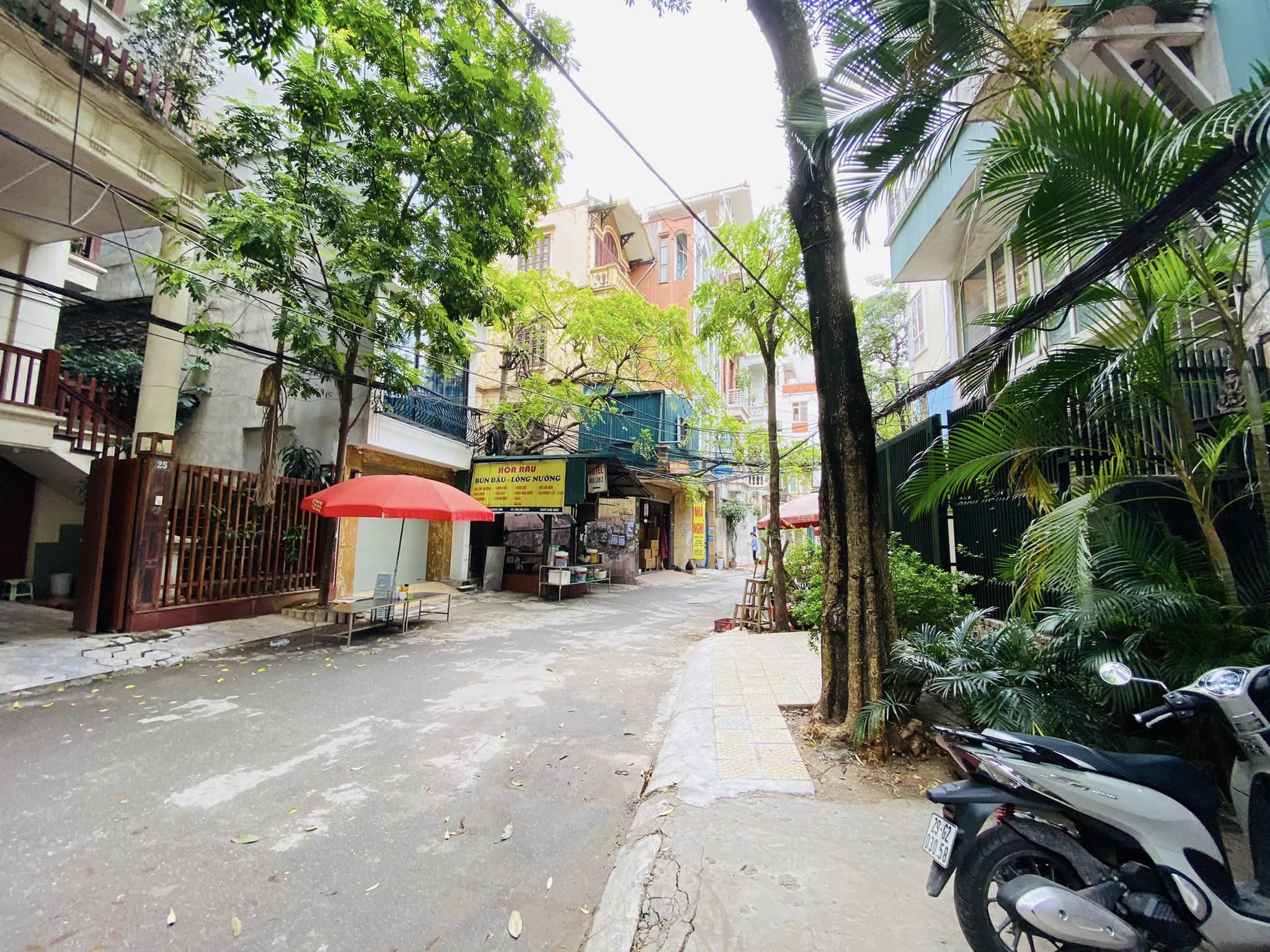 Bán nhà 4 tầng mặt tiền 4.5m, ngõ ô tô tránh Hoàng Cầu, diện tích 46m2, giá 11.5 tỷ