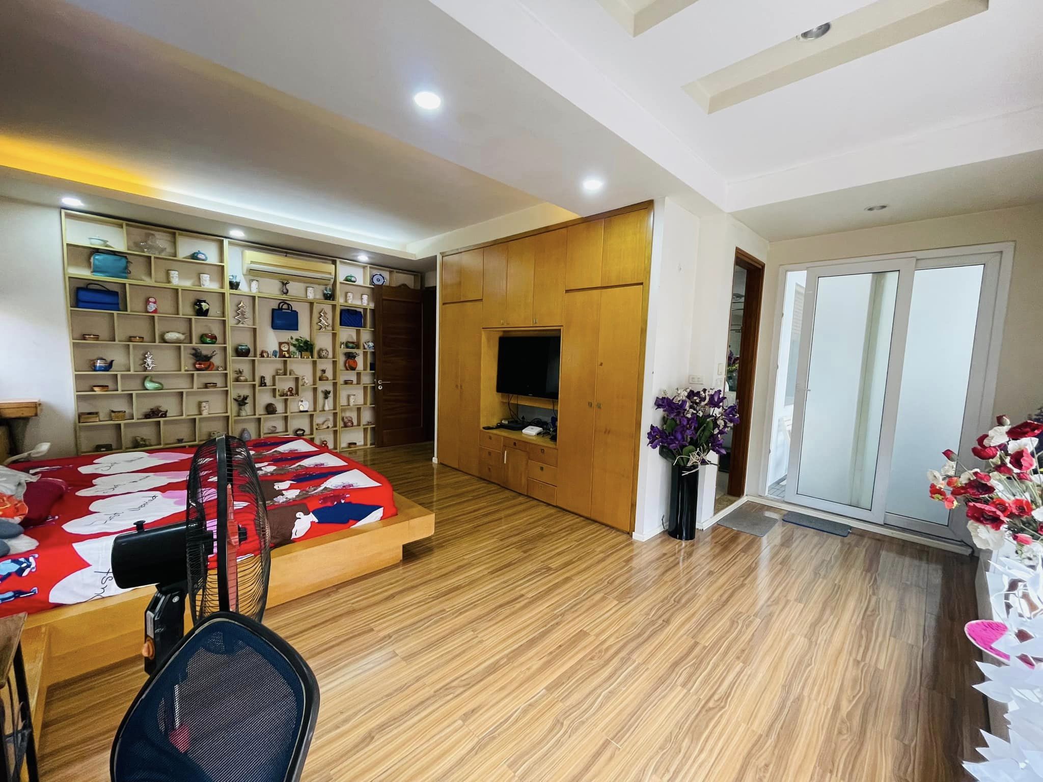 Bán nhà Ba Đình, phố Vĩnh Phúc, Ô Tô đỗ cửa 8.2 tỷ 46m*5T, MT 5m tặng Nội thất CC