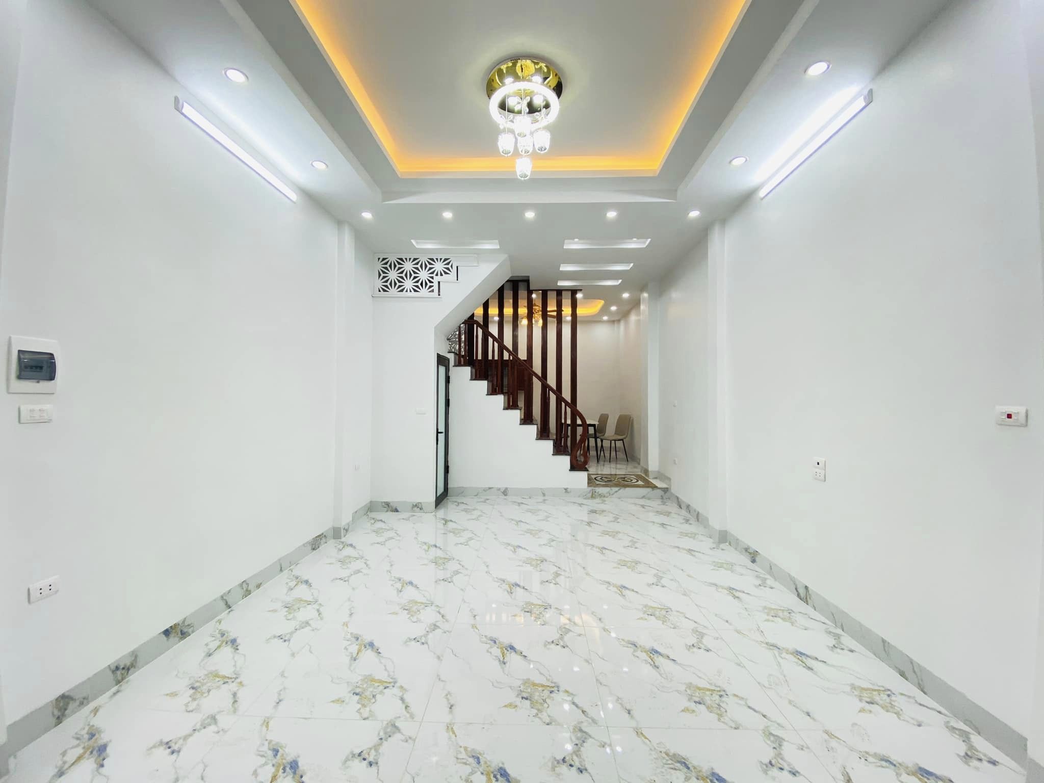 Bán căn siêu phẩm mới koong phố Thái Hà, Đống Đa. DT 41m2, giá 9,8tỷ. Trước cửa ô tô tránh, 7 chỗ vào nhà.