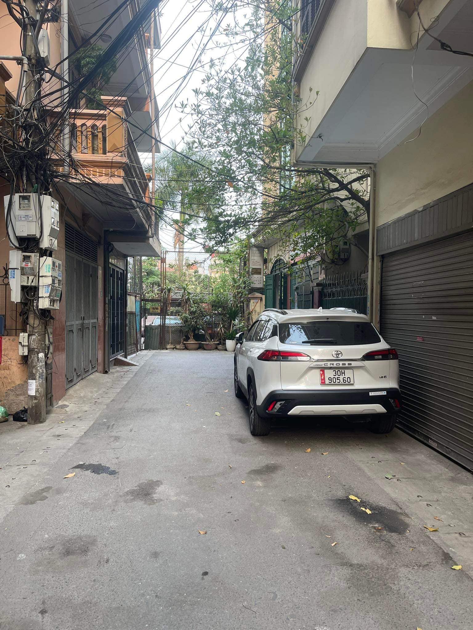 KHU PHÂN LÔ QUÂN ĐỘI - NGÕ OTO TRÁNH - OTO VÀO NHÀ - MẶT TIỀN TO - DT 47 m2 MT 7m. GÍA 6 TY ( có thương lượng )