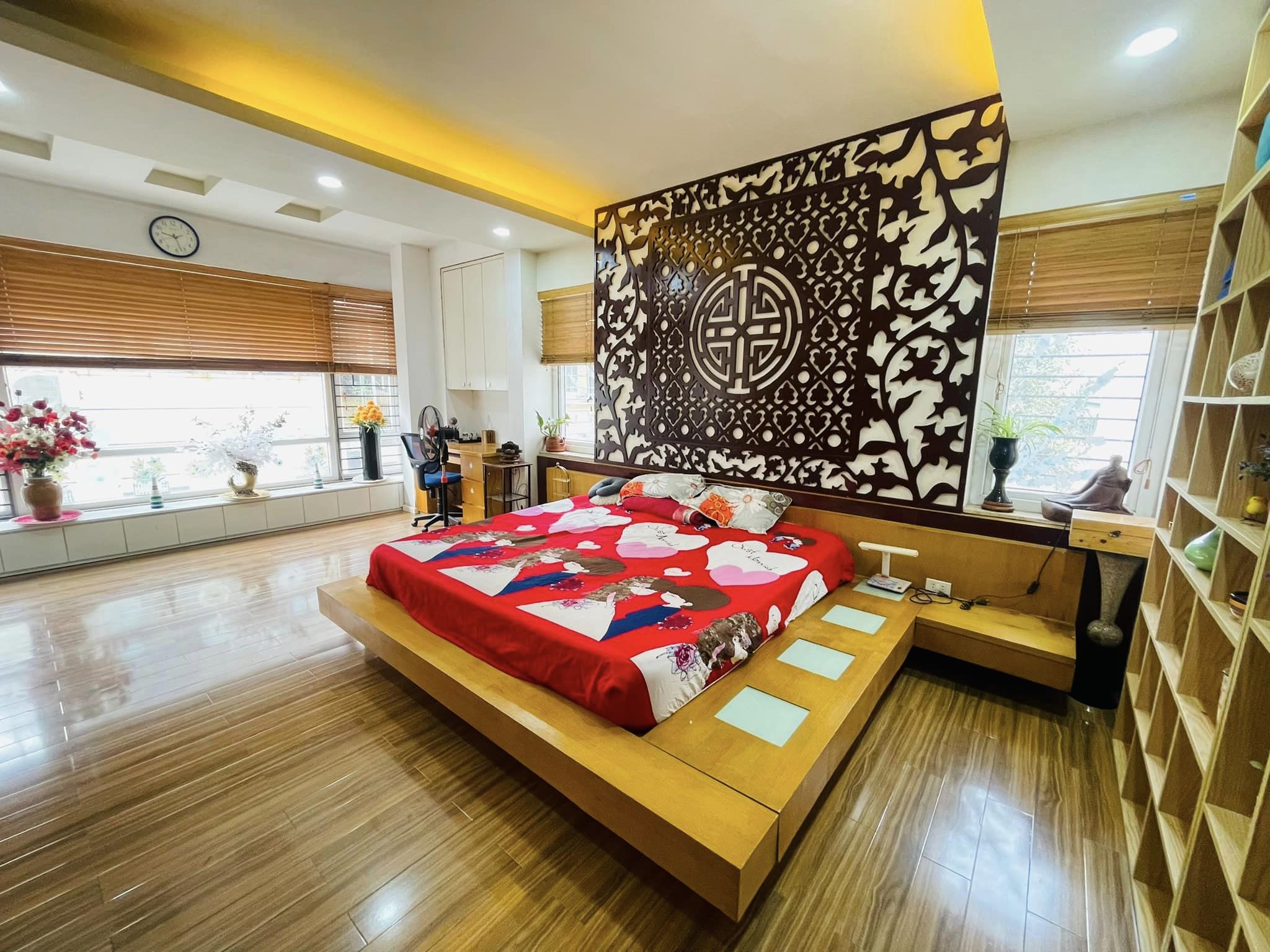 BIỆT THỰ ĐẲNG CẤP KHU PHÂN LÔ TRUNG TÂM ĐỐNG ĐA- NỘI THẤT HOÀNG GIA - 2 THOÁNG TRƯỚC SAU - VỈA HÈ - Ô TÔ TRÁNH - GẦN PHỐ - NƠI HỘI TỤ CỦA GIỚI THƯỢNG LƯU.