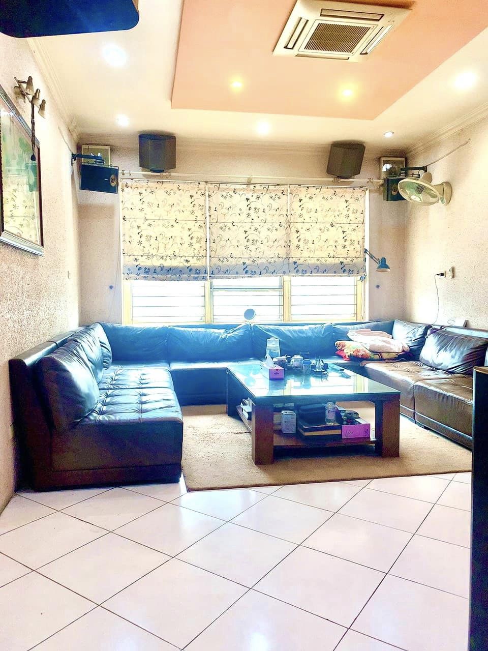 BÁN NHÀ 5 TẦNG MẶT PHỐ NGUYỄN CÔNG HOAN, HAI MẶT TIỀN, VỈA HÈ RỘNG, KINH DOANH.