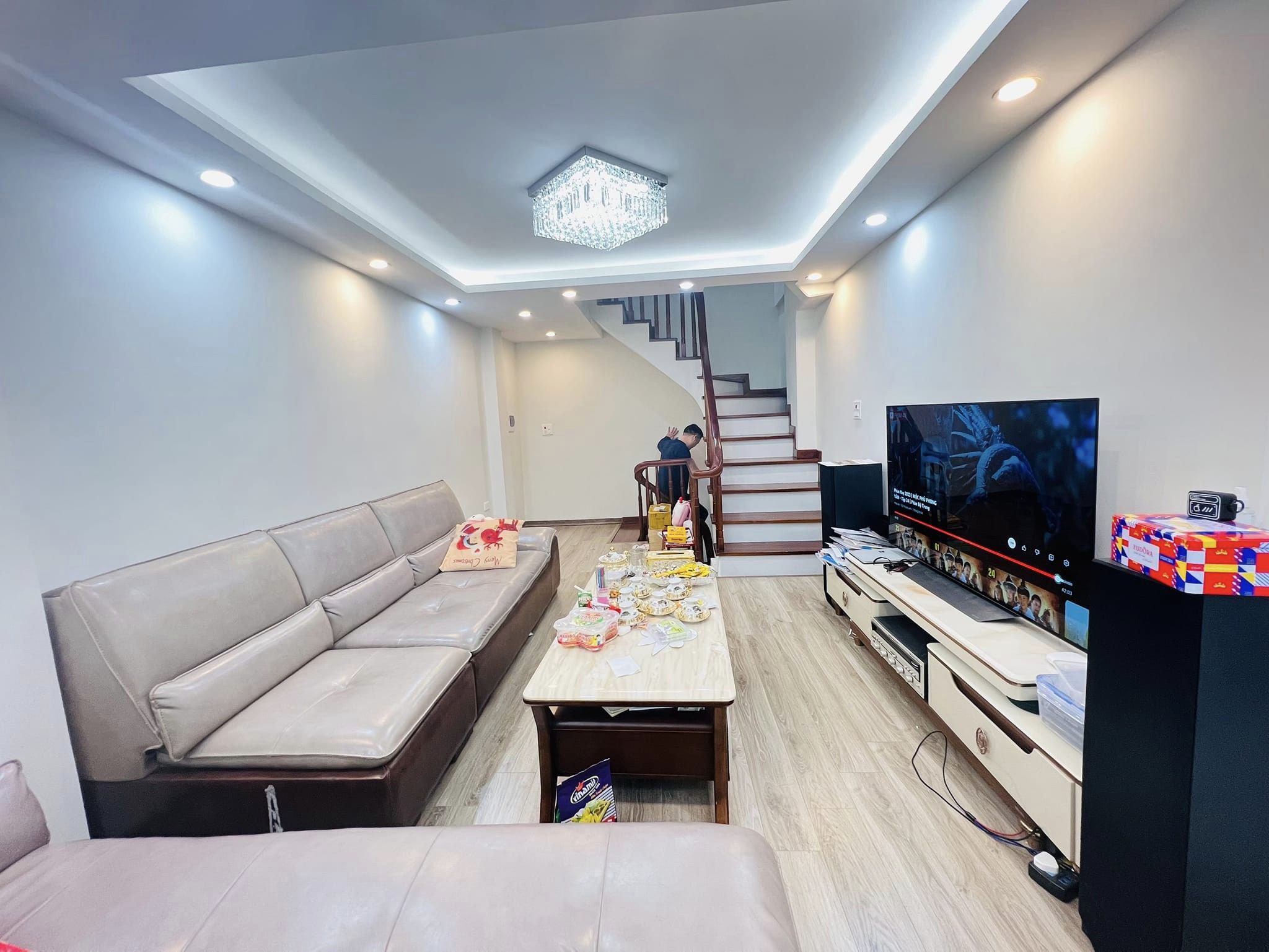 Nhà Quan Hoa – Cầu Giấy, Ba Gác Đõ Cửa, MT 3.7M, DT 37m Xây 5 Tầng Giá 4.25 Tỷ