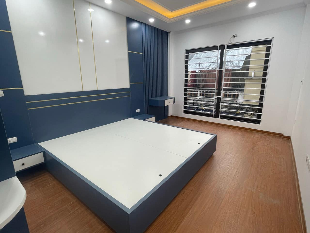 HIẾM, Đường Láng 5.95 tỷ, 33m2, 5 tầng, Lô Góc, ngõ thông, kinh doanh, SĐCC