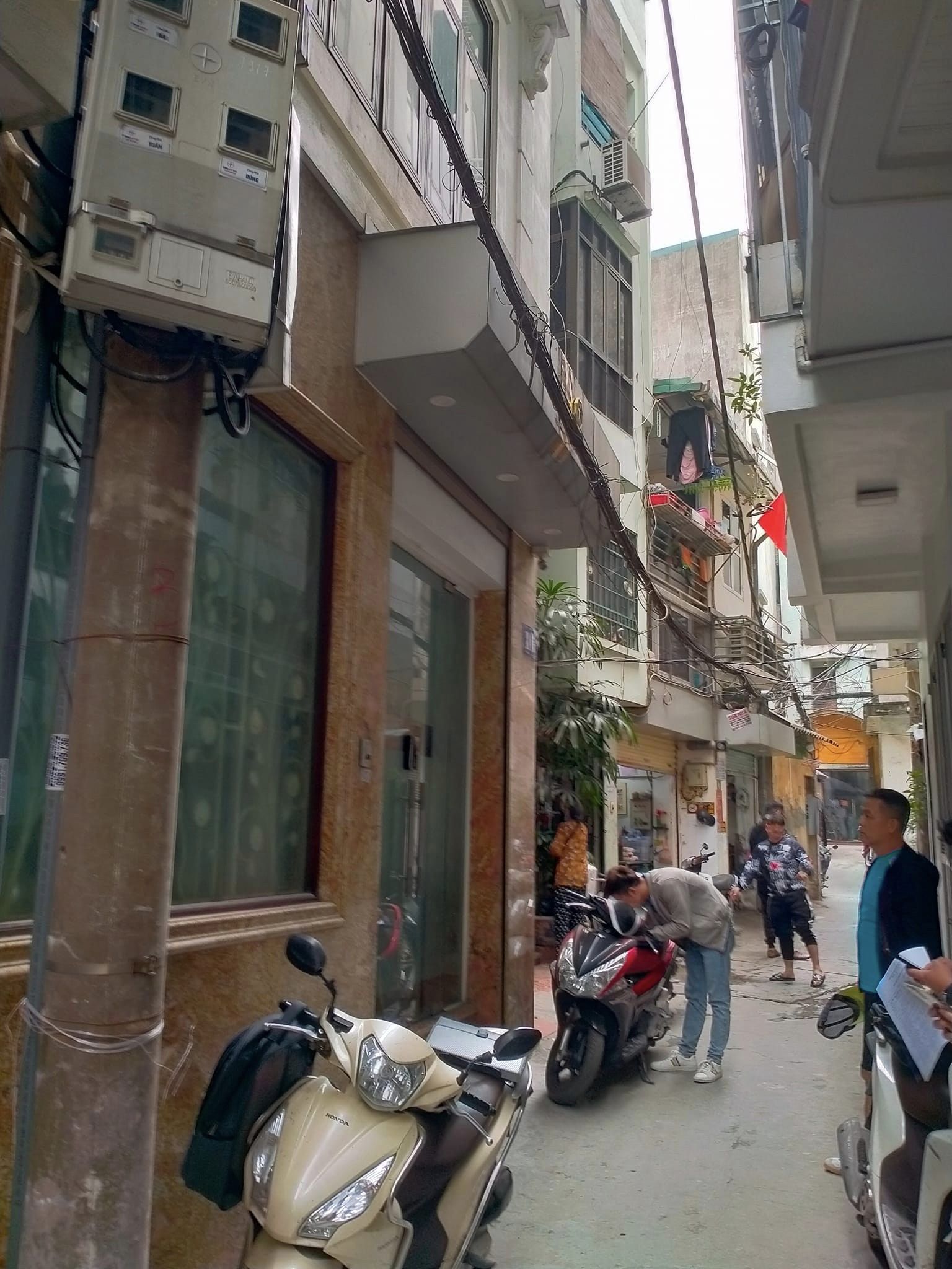 “ BÁN NHÀ NGÕ 266 ĐÊ LA THÀNH, DT 45M2 XÂY 5 TẦNG MẶT TIỀN 5M , GIÁ 6,7 TỶ