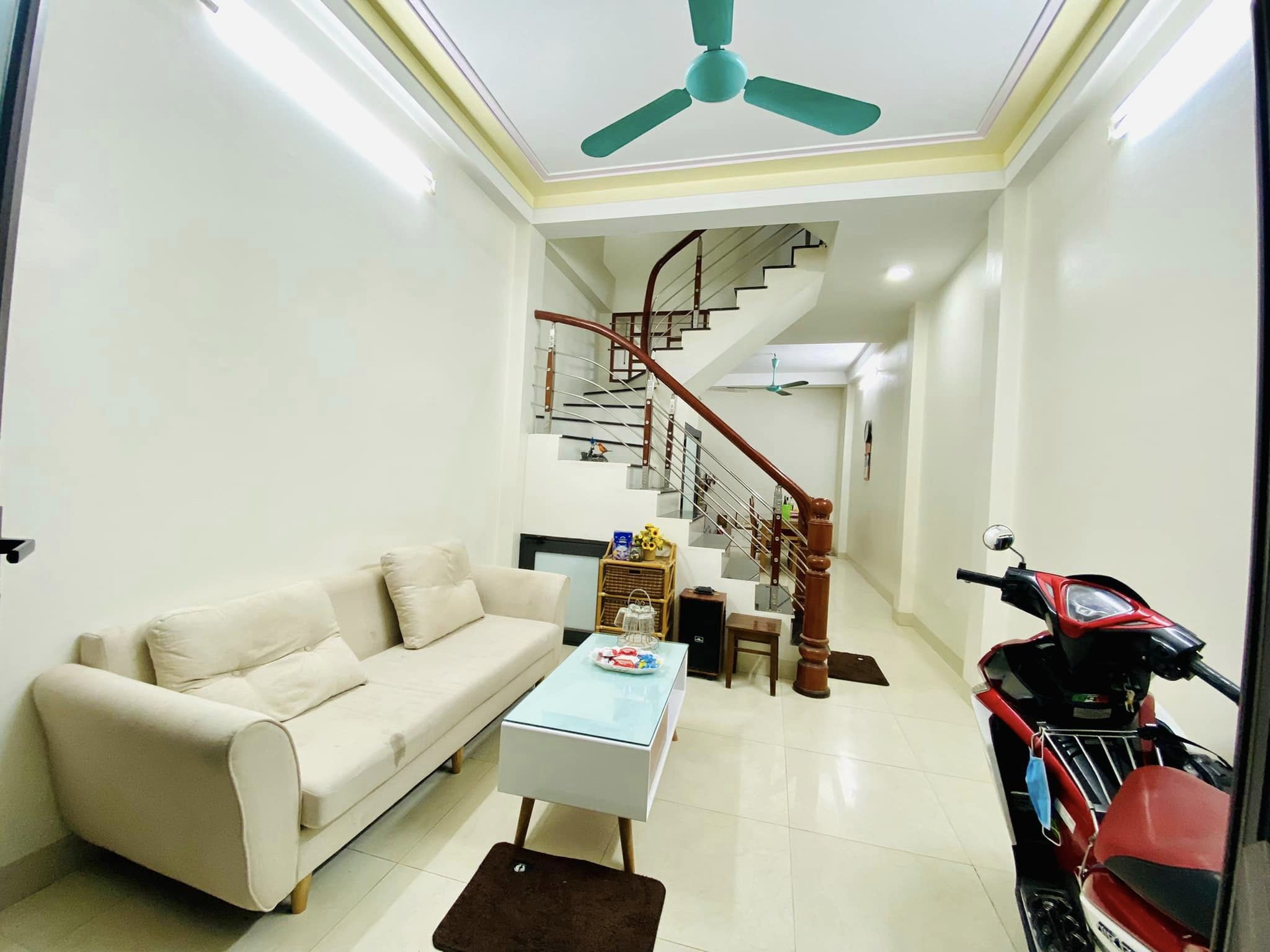 Bán Nhà Ngõ 2 Đường Phú Diễn, Dt 36m2 . Ô tô đỗ cổng, 7 Phòng. Giá Chỉ 3 tỷ 95.