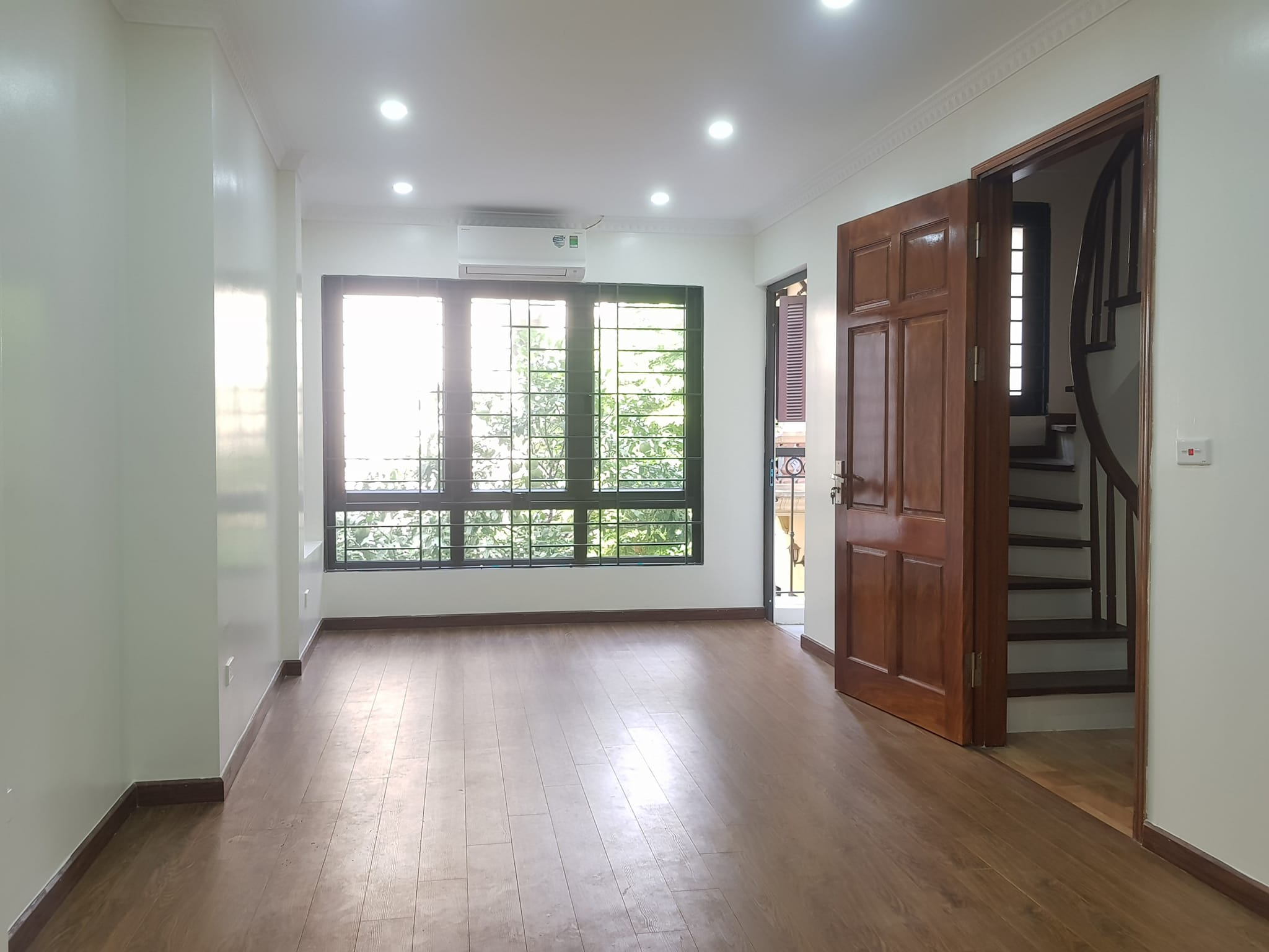 BÁN NHÀ YÊN HÒA 32M 5T 3PN 4,65 TỶ VỊ TRÍ ĐẸP TIỆN ÍCH NHÀ RỘNG THOÁNG MÁT