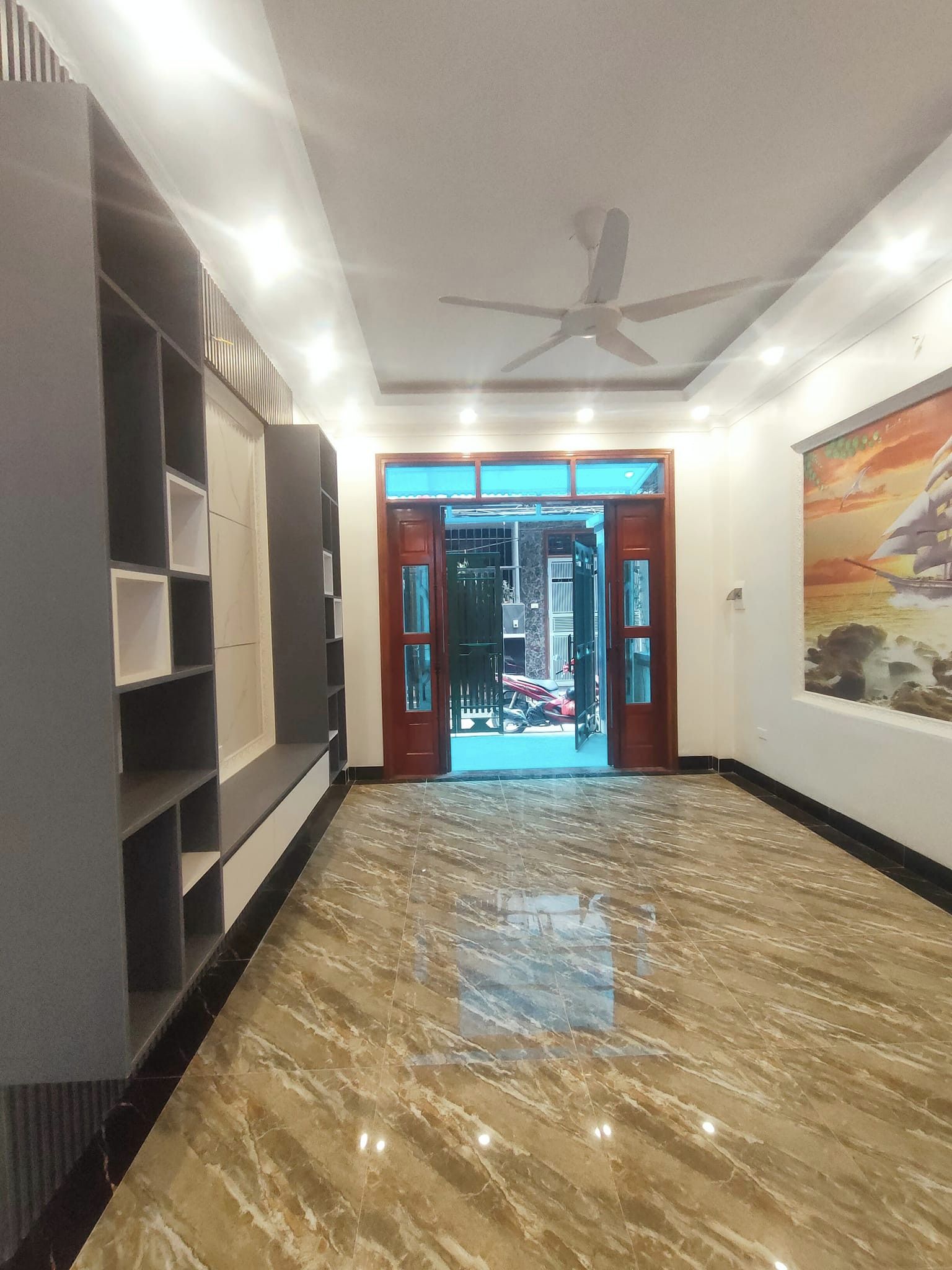 Trung tâm Hà Đông Diện tích 48m nhà mới Kính Koong 4 tầng . Mặt tiền 3.7m Chỉ 5.2 tỷ .