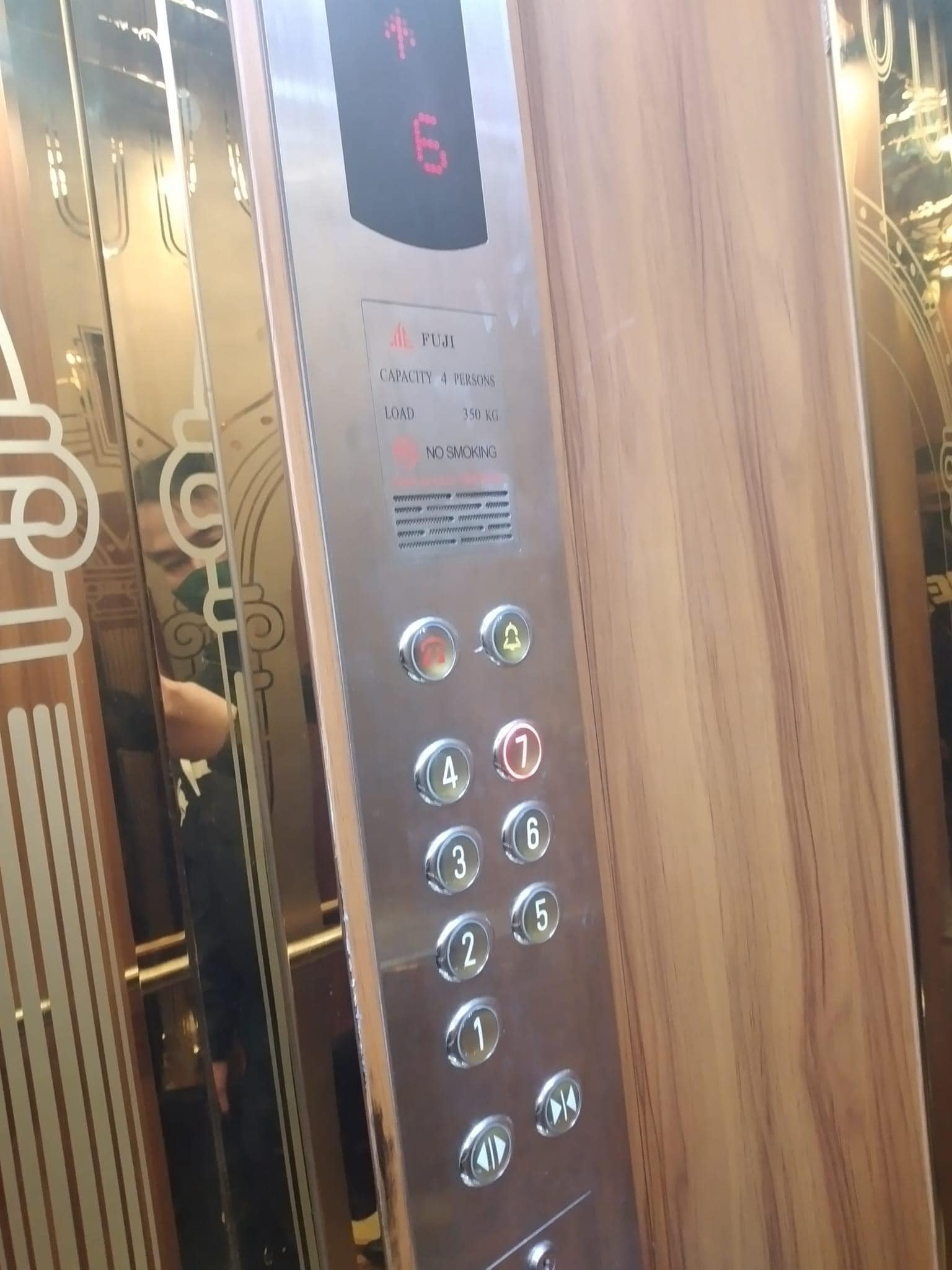 Bán tòa chung cư Lê Thanh Nghị 8 tầng, thang máy, dòng tiền 1tỷ