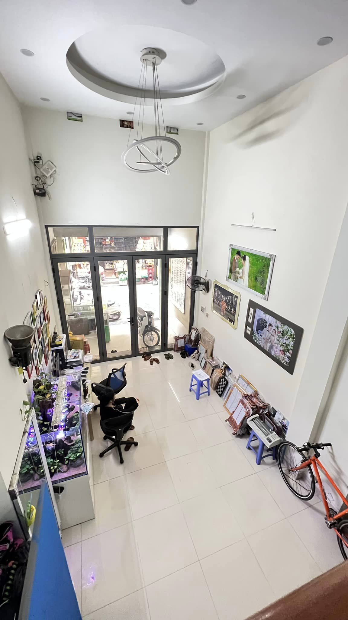 Bán Nhà mặt phố - Kinh doanh sầm uất - Tiện ích xung quanh đầy đủ