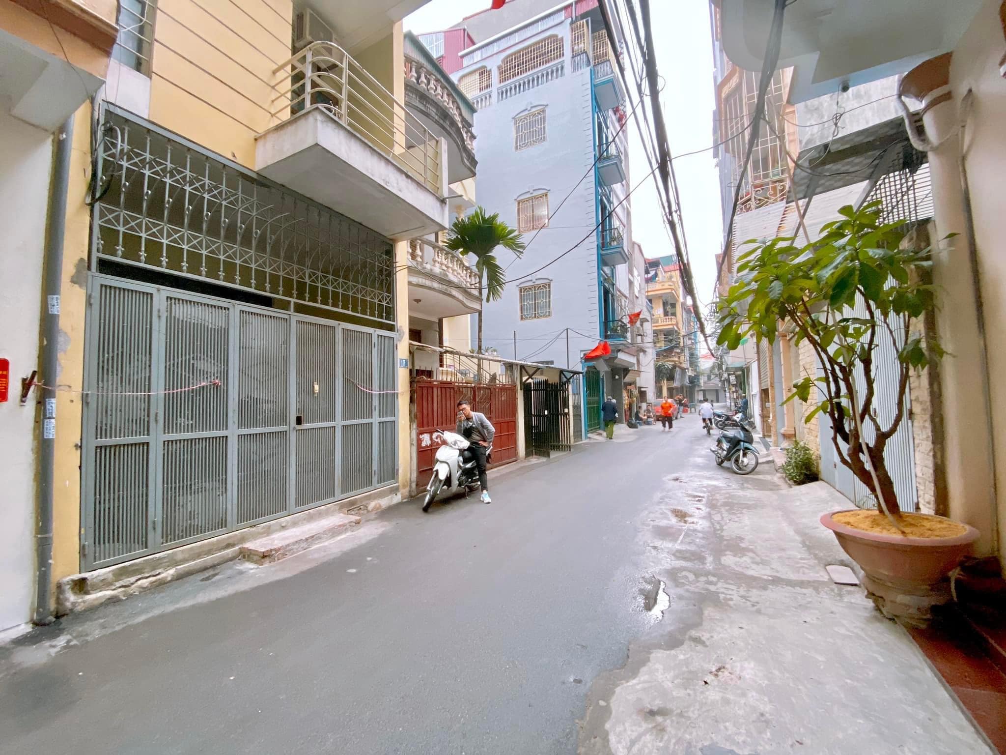 Q.Hoàng Mai, NHÀ TỰ XÂY - GẦN MẶT NGÕ - Ô TÔ LÙI VÀO NHÀ 38m4T nhỉnh 3 Tỷ