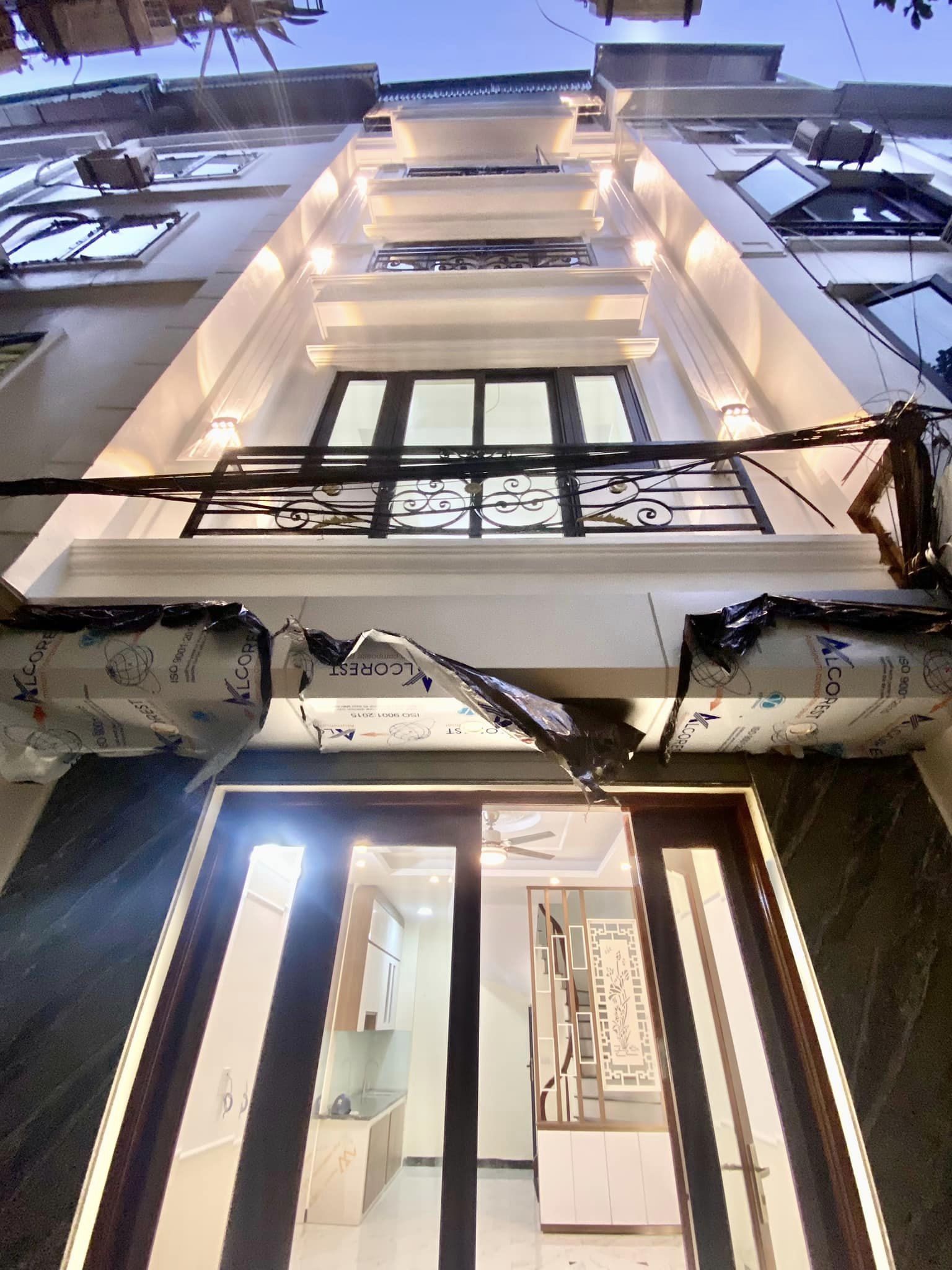 Bán nhà đẹp Thanh Lân, 5 tầng 3 ngủ, giá 2.8 tỷ