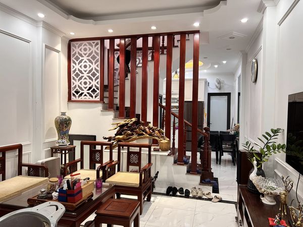 Bán nhà Thái Hà, Đống Đa, 40m2, 4m mặt tiền, phân lô, gara ô tô, nhà đẹp, ở ngay, 9 tỷ