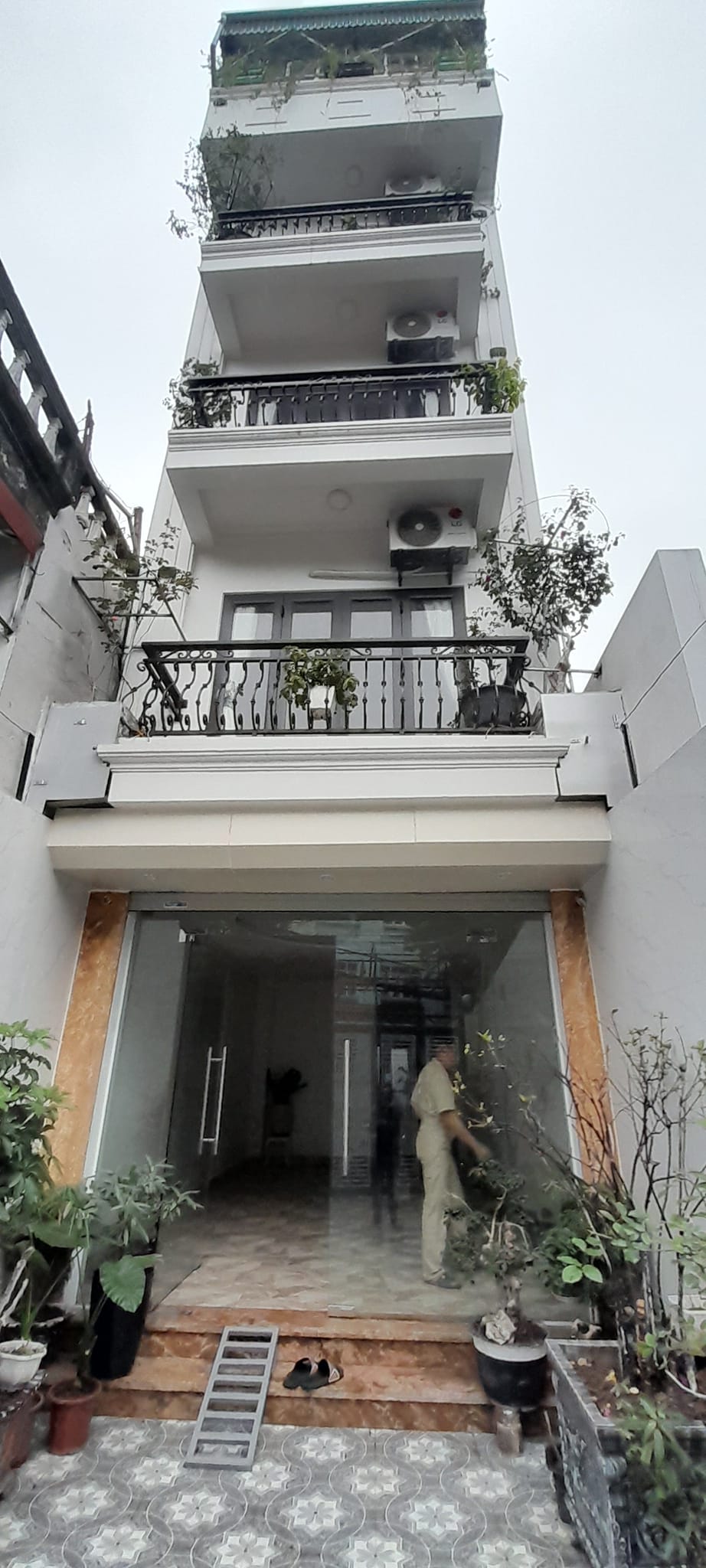 Căn nhà đẹp Lĩnh Nam, 40m2, lô góc, thang máy - Cơ hội hiếm có