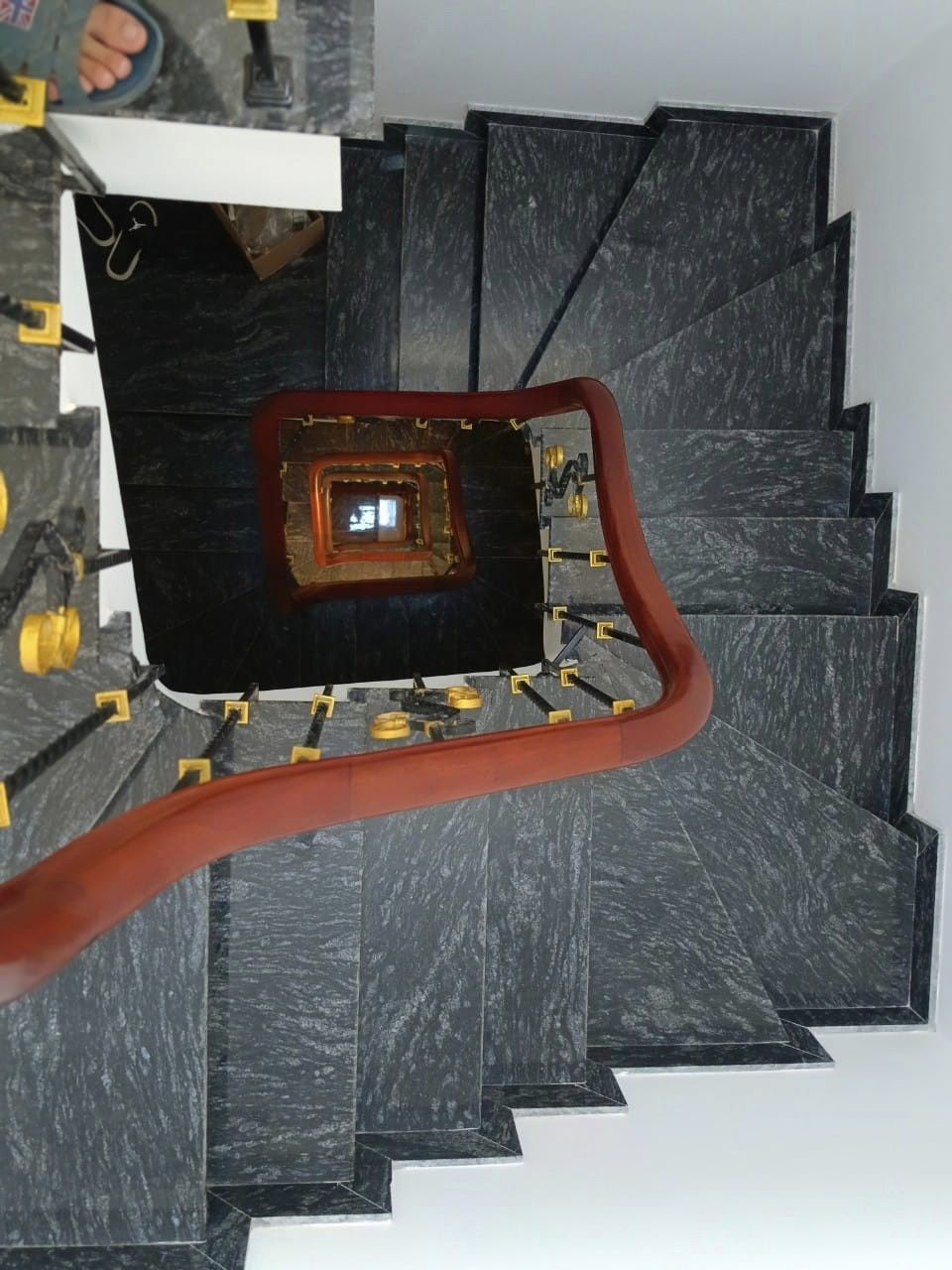 BÁN NHÀ CỰ LỘC PHÂN LÔ GẦN PHỐ 6 TẦNG NHÀ MỚI.