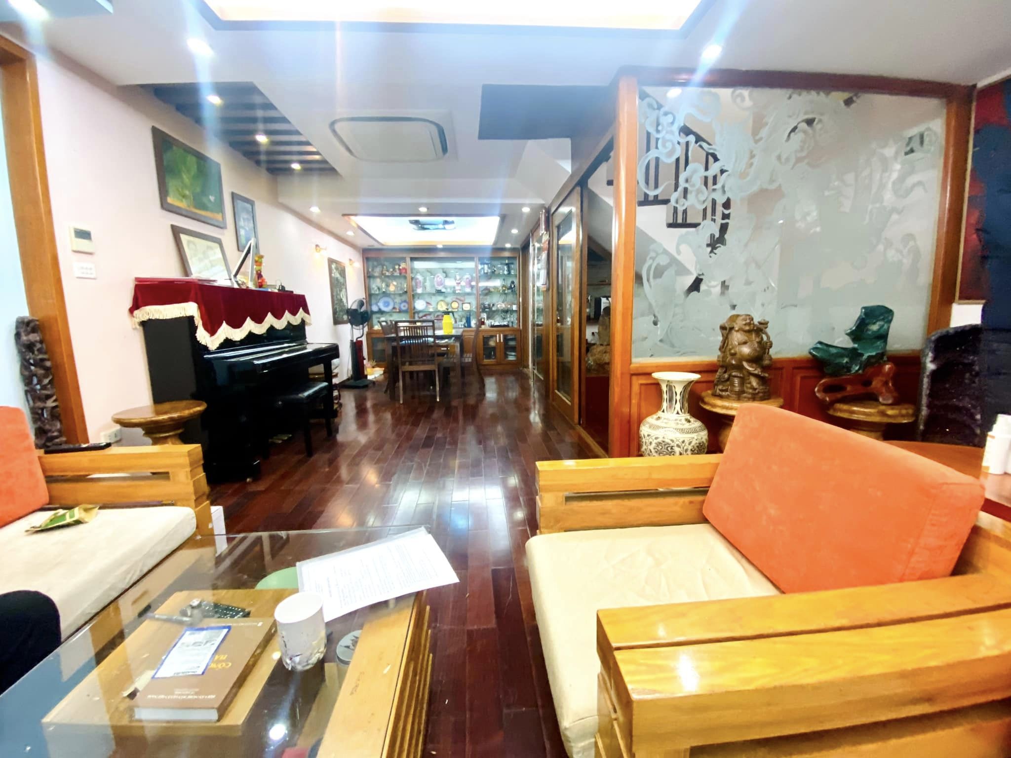 BÁN NHÀ TRUNG KÍNH, PHÂN LÔ, VỈA HÈ, Ô TÔ THÔNG, KINH DOANH, NỘI THẤT SANG CHẢNH.