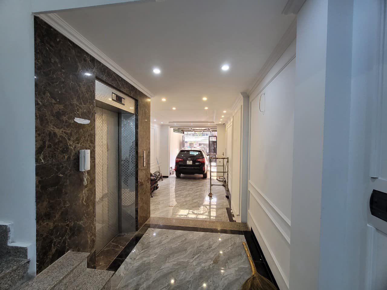 Bán tòa nhà văn phòng phố Nguyễn Xiển Thanh Xuân 90m2 7 tầng thang máy, hoàn thiện đẹp, ô tô tránh