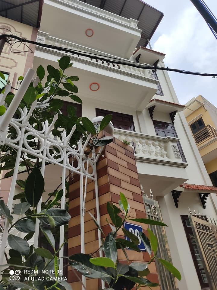 Bán nhà chính chủ tự xây, lô góc 3 mặt thoáng vĩnh viễn, gần đường 422B, bãi xe gân nhà