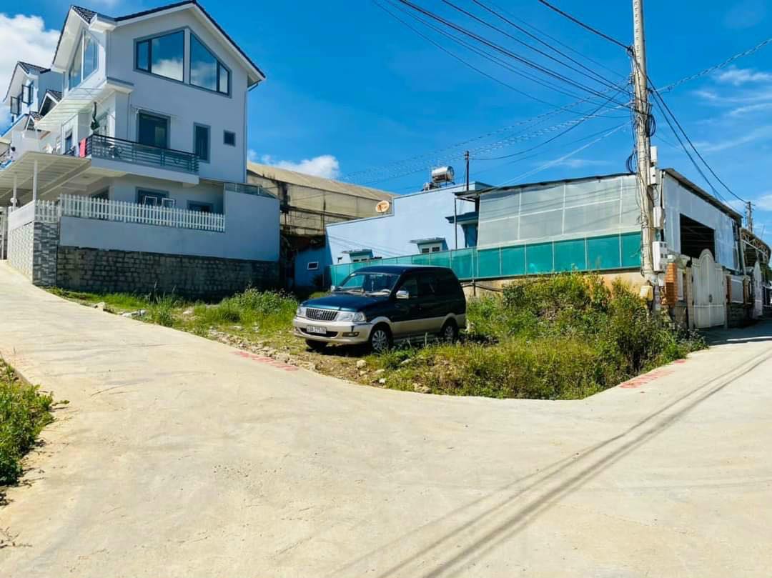 Bán đất 2 mặt tiền Nam Hồ Đà Lạt 202m2 10 tỷ