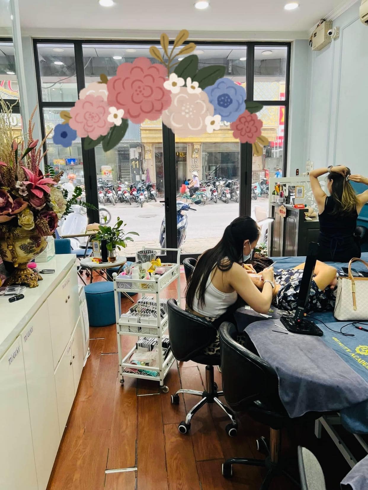 Mặt phố Hoa Bằng, chưa đến 200tr/m, nhà 4 tầng đẹp, thỏa sức kinh doanh buôn bán