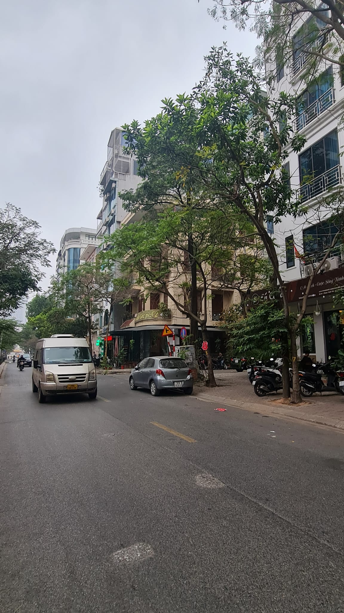 NHÀ ĐẸP DÂN XÂY CỰC HIẾM - TRUNG TÂM ĐỐNG ĐA - GẦN Ô TÔ TRÁNH - GIÁ BÈO - GẦN PHỐ - VÔ VÀN TIỆN ÍCH.