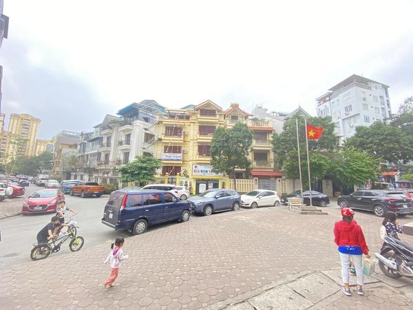 Cần Bán Gấp Chung Cư CT5B Mễ Trì Thượng, Đại Lộ, Vị Trí Đẹp, Căn Góc 2 Thoáng, Nhà Đẹp Ở Ngay, DT90m, Nhỉnh 3 tỷ