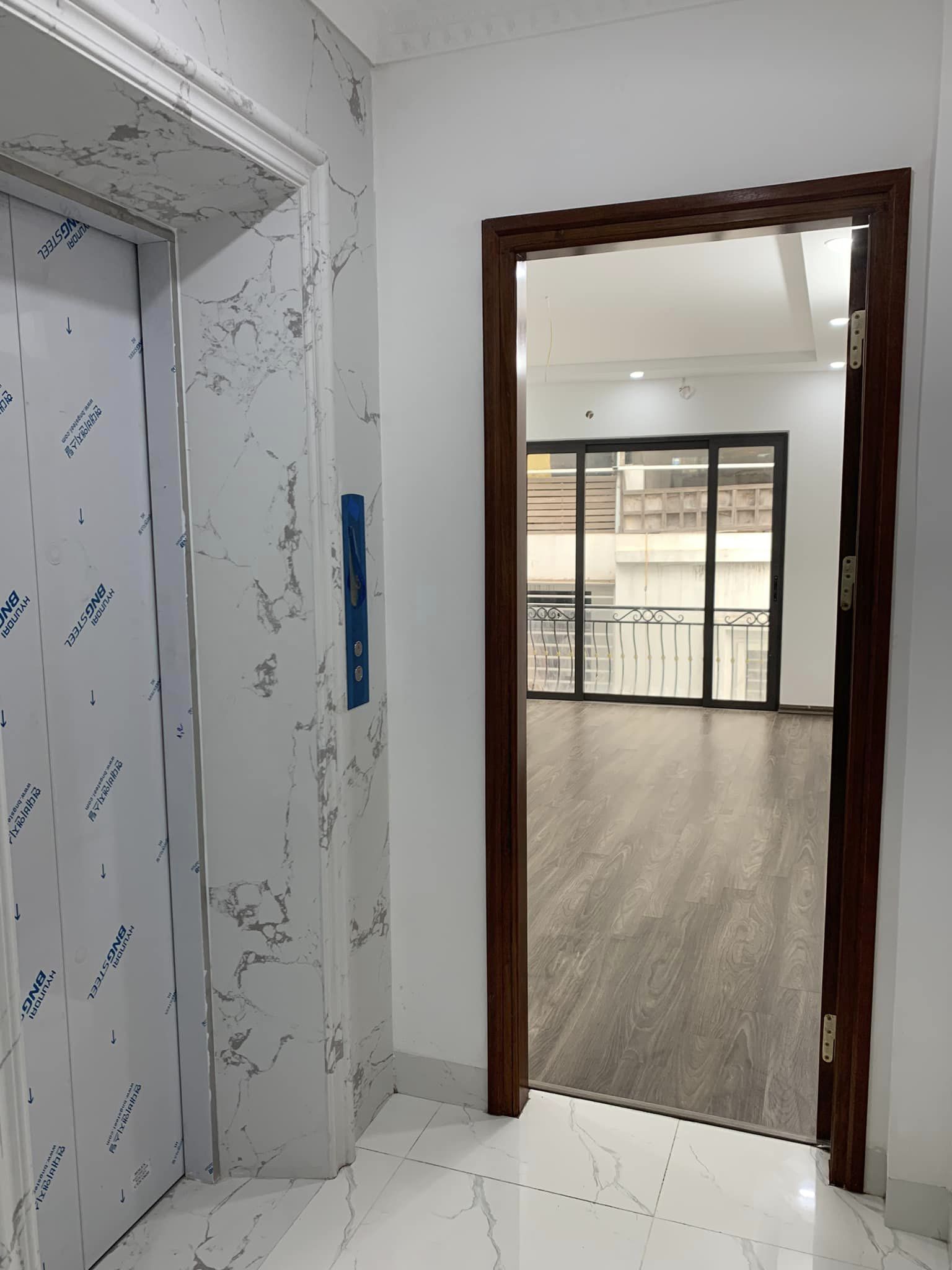 BÁN NHÀ XÃ ĐÀN, ĐỐNG ĐA, THANG MÁY, LÔ GÓC, 45M2 5T MT4M, GIÁ 6.2 TỶ