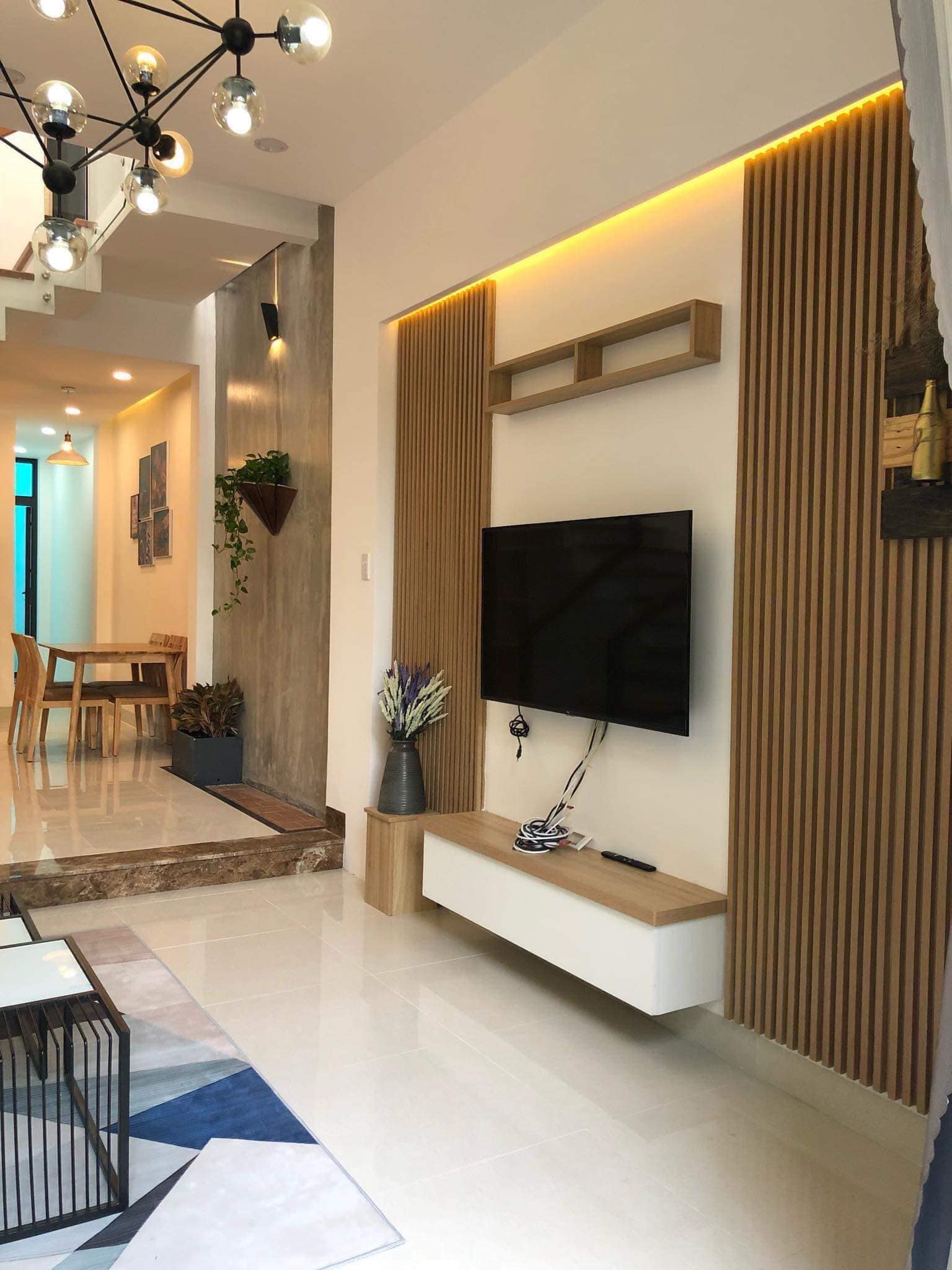 Bán nhà Đầm Trấu Hai Bà Trưng 187m2 C4, MT 12m giá 17 tỷ