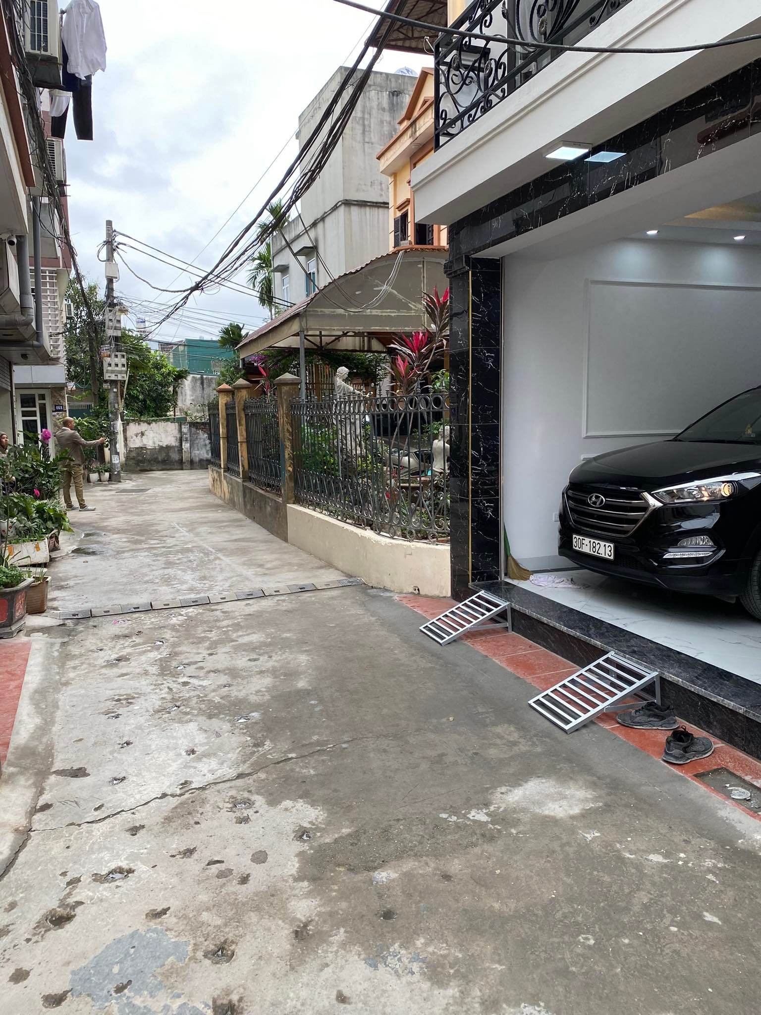 Bán nhà ga ra ô tô, nhà mới kính koong, ngõ thông, sau quy hoạch nhà ra mặt phố đường rộng 17.5m