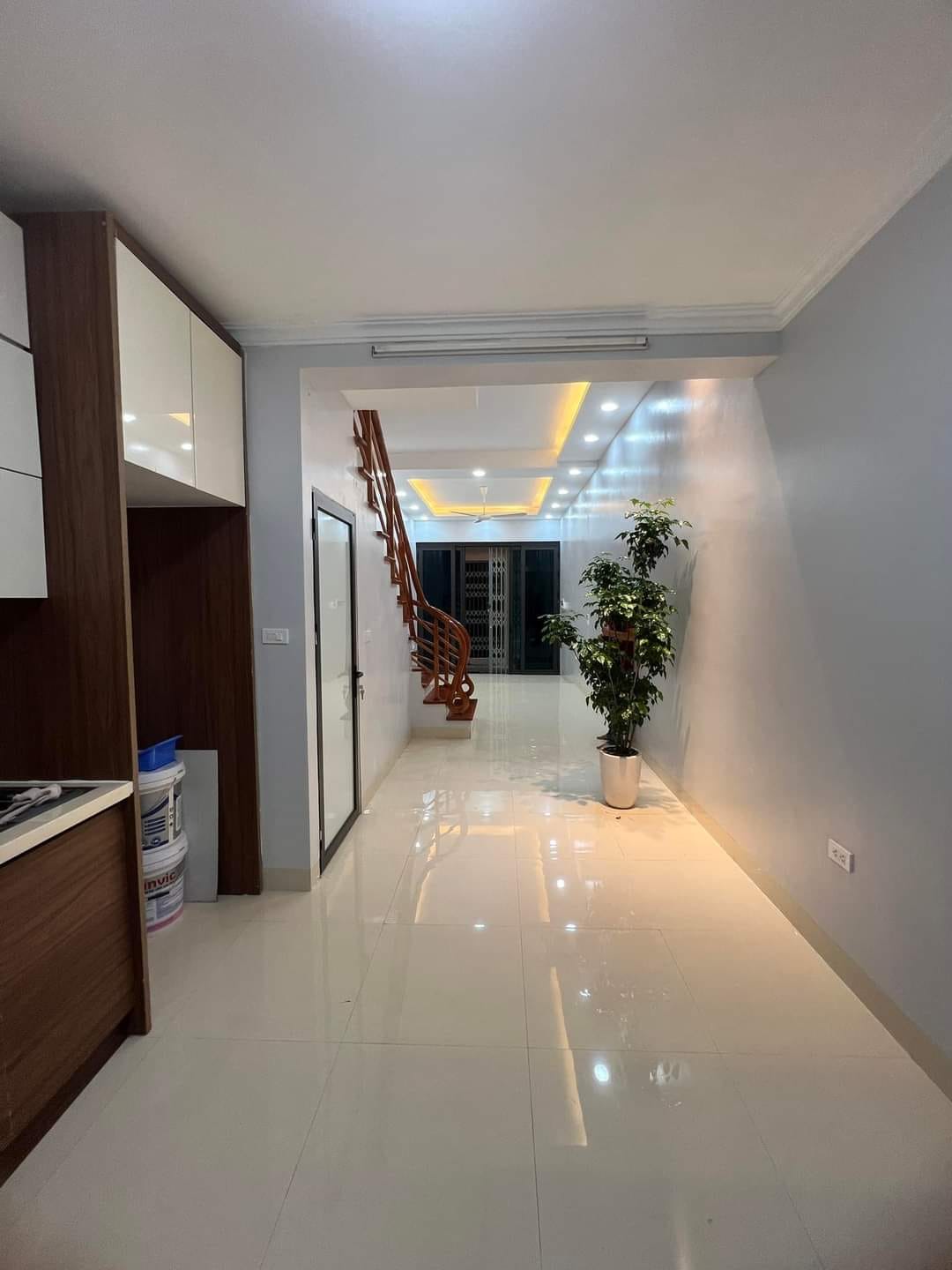 Bán Nhà KĐT Hồng Hà, 43Mx5T, Ôtô Đỗ Cổng, Nhà Mới Chủ Mót Bán Giá 3tỷ100