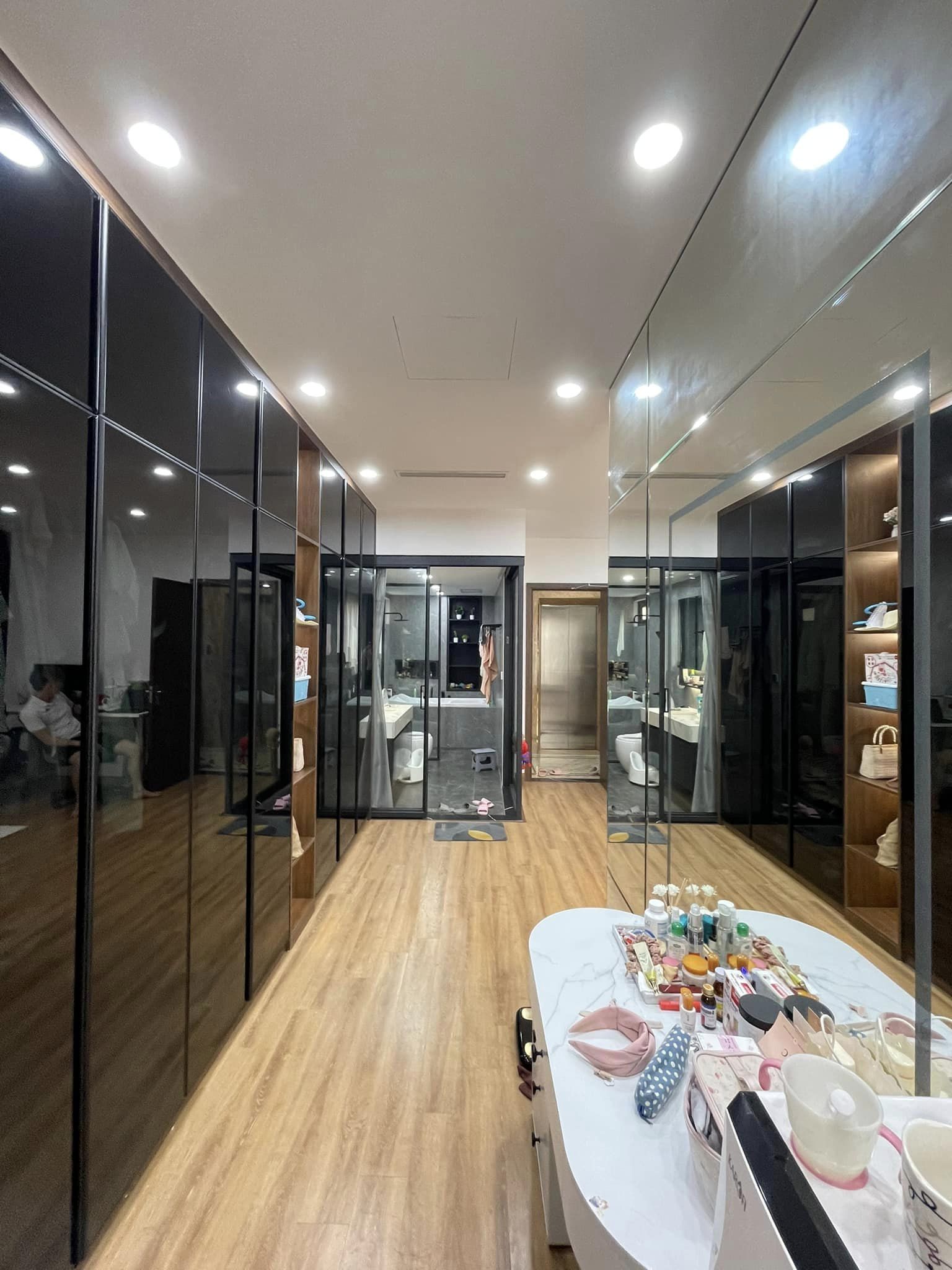 Nhà đẹp Tôn Đức Thắng, gara oto, thang máy, 66m2x7T, MT 6m, 17 tỷ 500