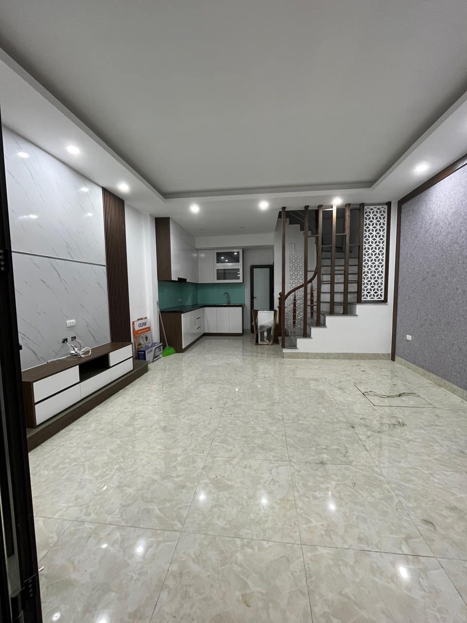 CẦN BÁN NHÀ XÂY 5 TẦNG – NGÕ 442 – VĨNH HƯNG , 37M2. MẶT TIỀN 4,7M. GIÁ CHỈ 3,5 TỶ - ( CÓ THƯƠNG LƯỢNG )