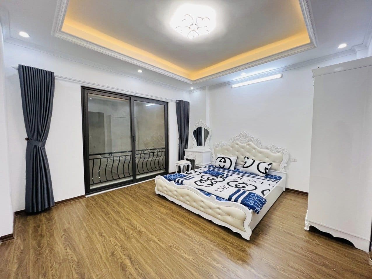 CẦN BÁN – 35M2 XÂY 5 TẦNG – MẶT TIỀN 4,5M . 3 NGỦ KHÉP KÍN, GIÁ 3.6 TỶ, PHỐ ĐỊNH CÔNG THƯỢNG