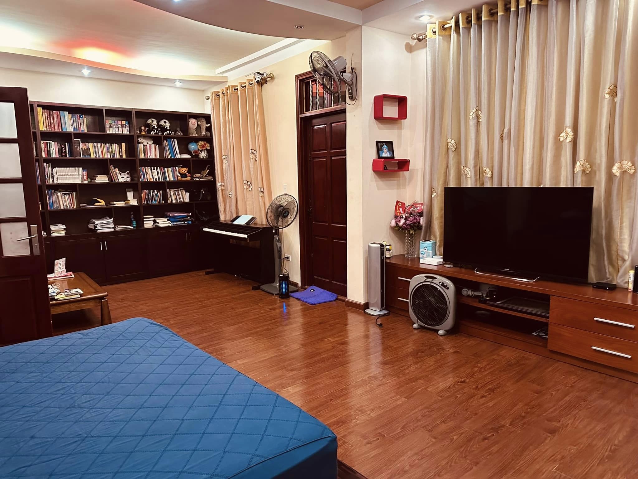 Cần cho thuê nhà tại Ngọc Thụy nhà đầy đủ đồ, ô tô đỗ cửa. nhà đẹp vào được luôn.