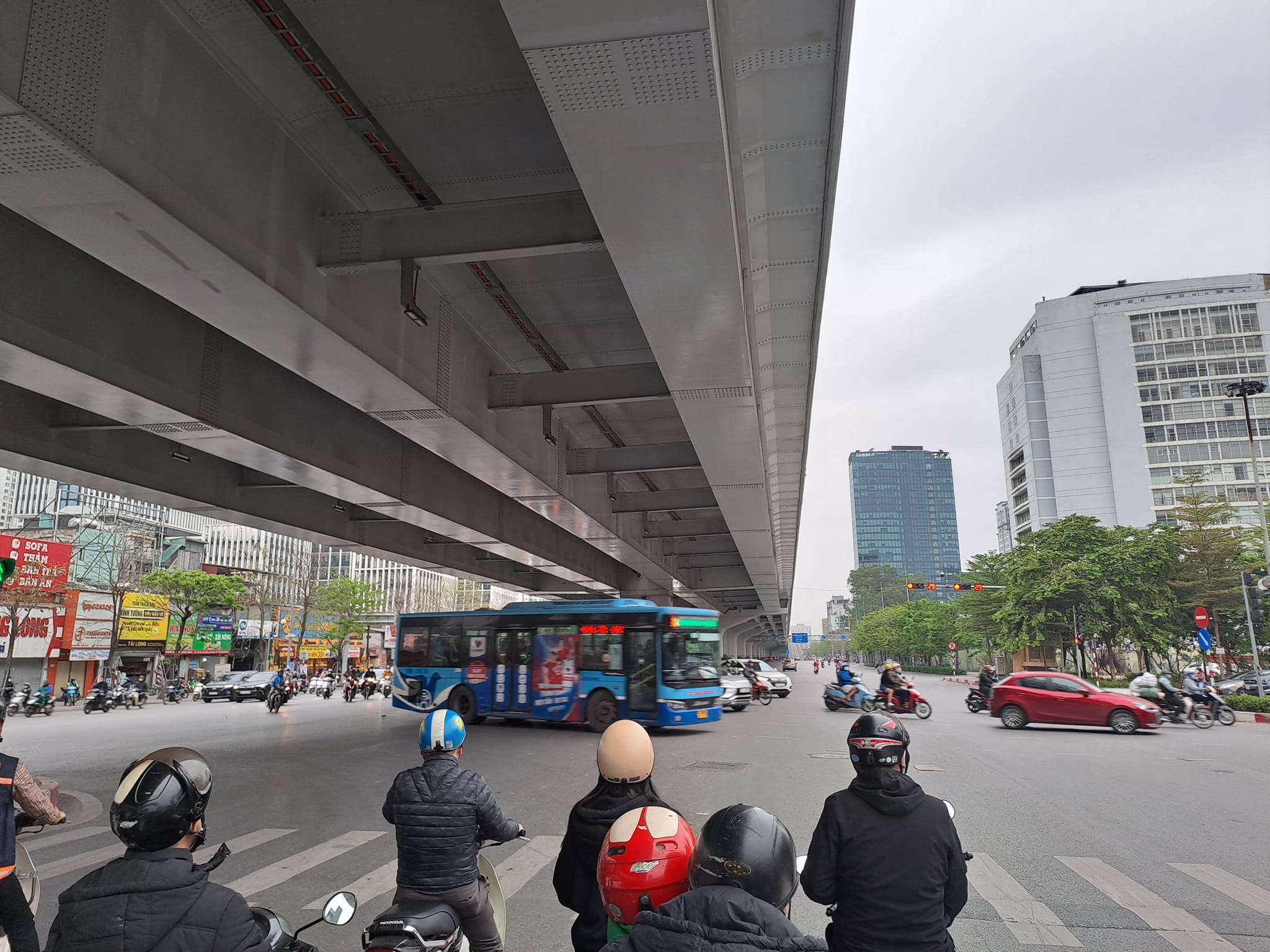 Bán nhà mặt phố Phạm Văn Đồng quận Bắc Từ Liêm - 190m2 đất giá chỉ 30 tỷ - cần bán trong tháng.